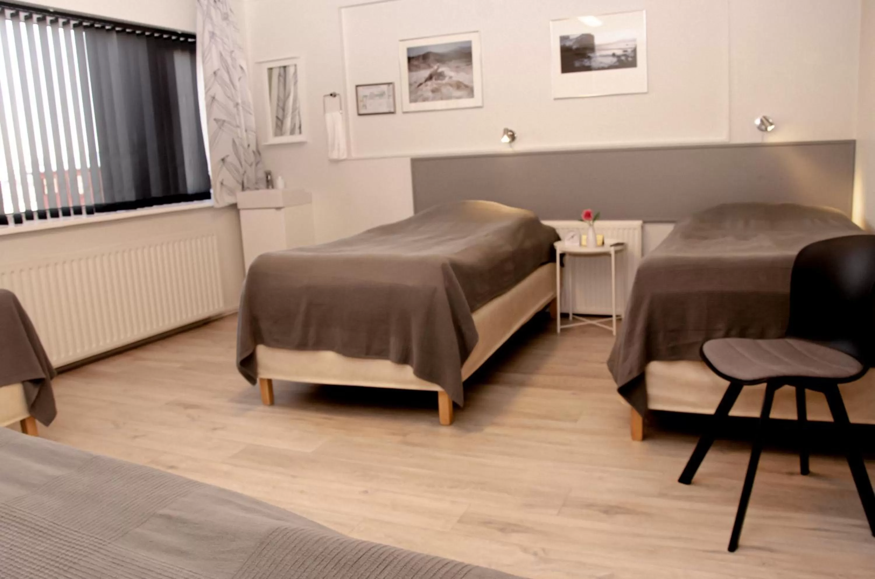 Quad Room Shared Bathroom in B&B Guesthouse - Bed and Breakfast Keflavik Centre