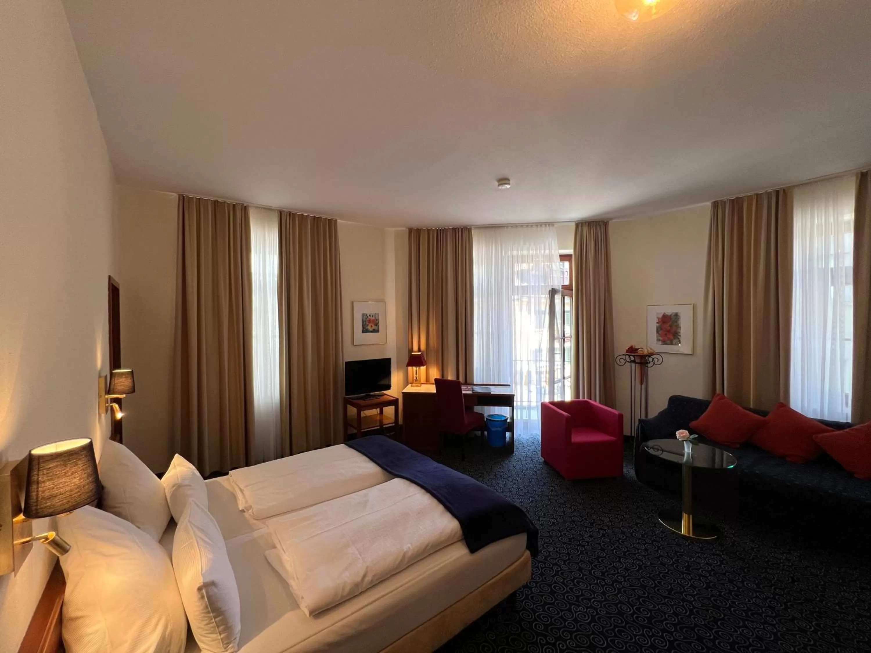 Photo of the whole room in Stadthotel