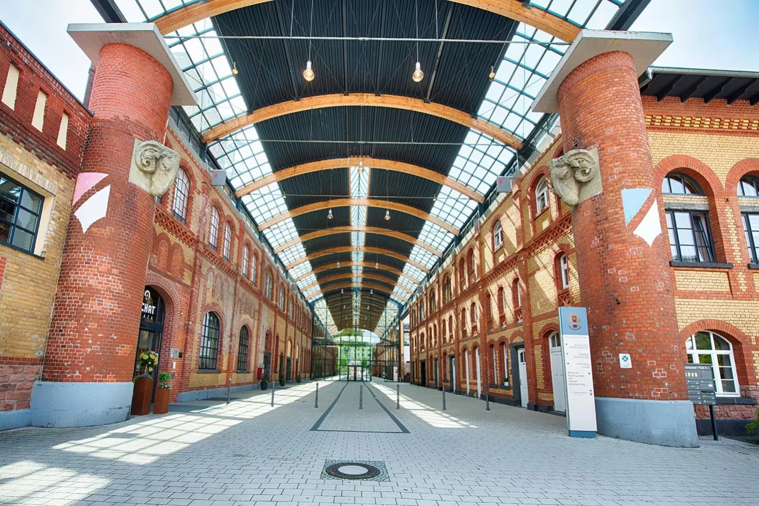 Facade/entrance in Offenbach Plaza Hotel