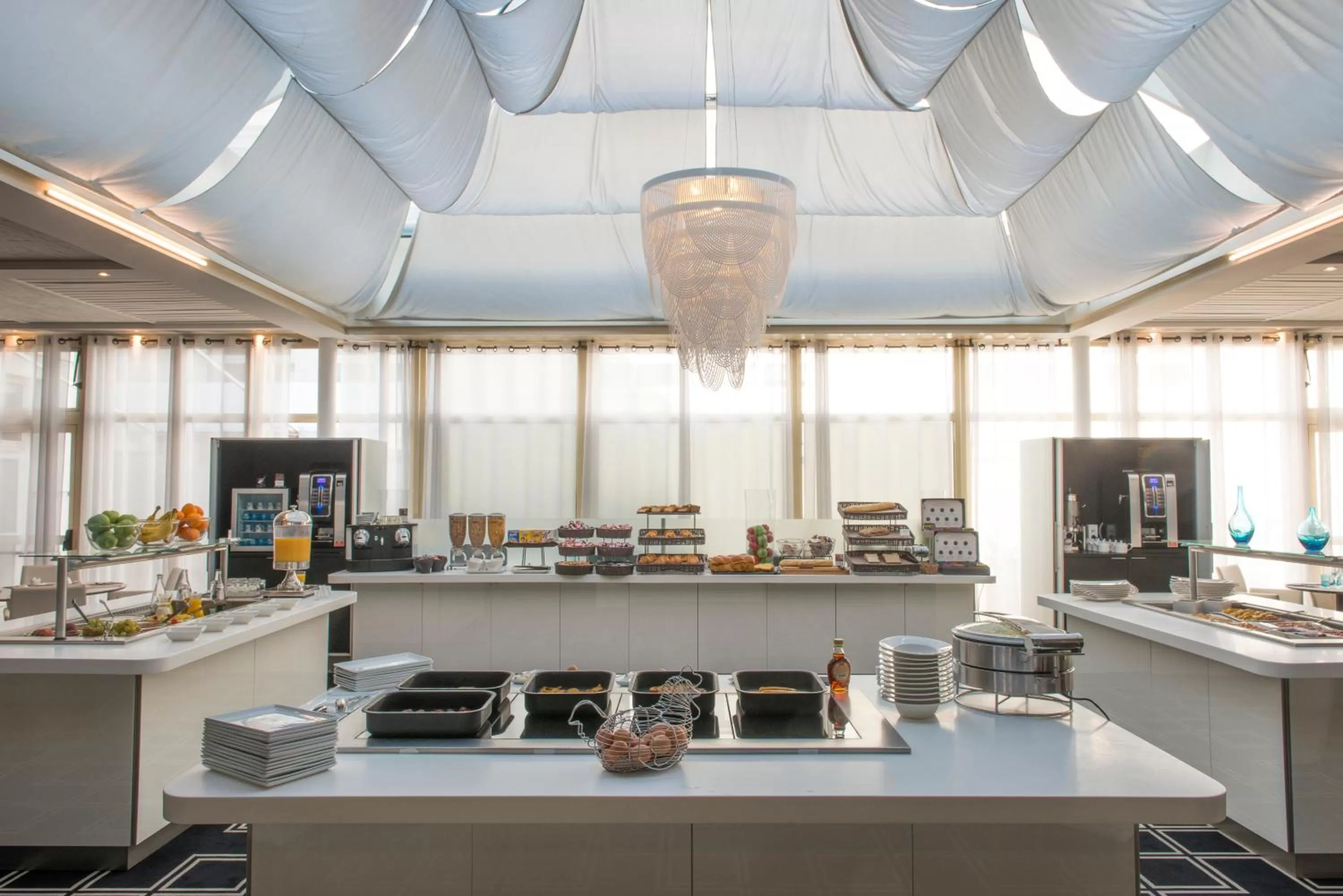 Restaurant/places to eat in Mercure Montpellier Centre Antigone