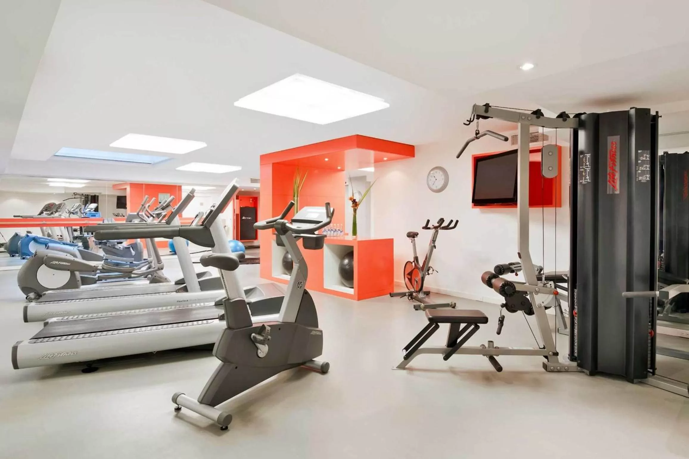 Fitness centre/facilities in Novotel Montreal Center