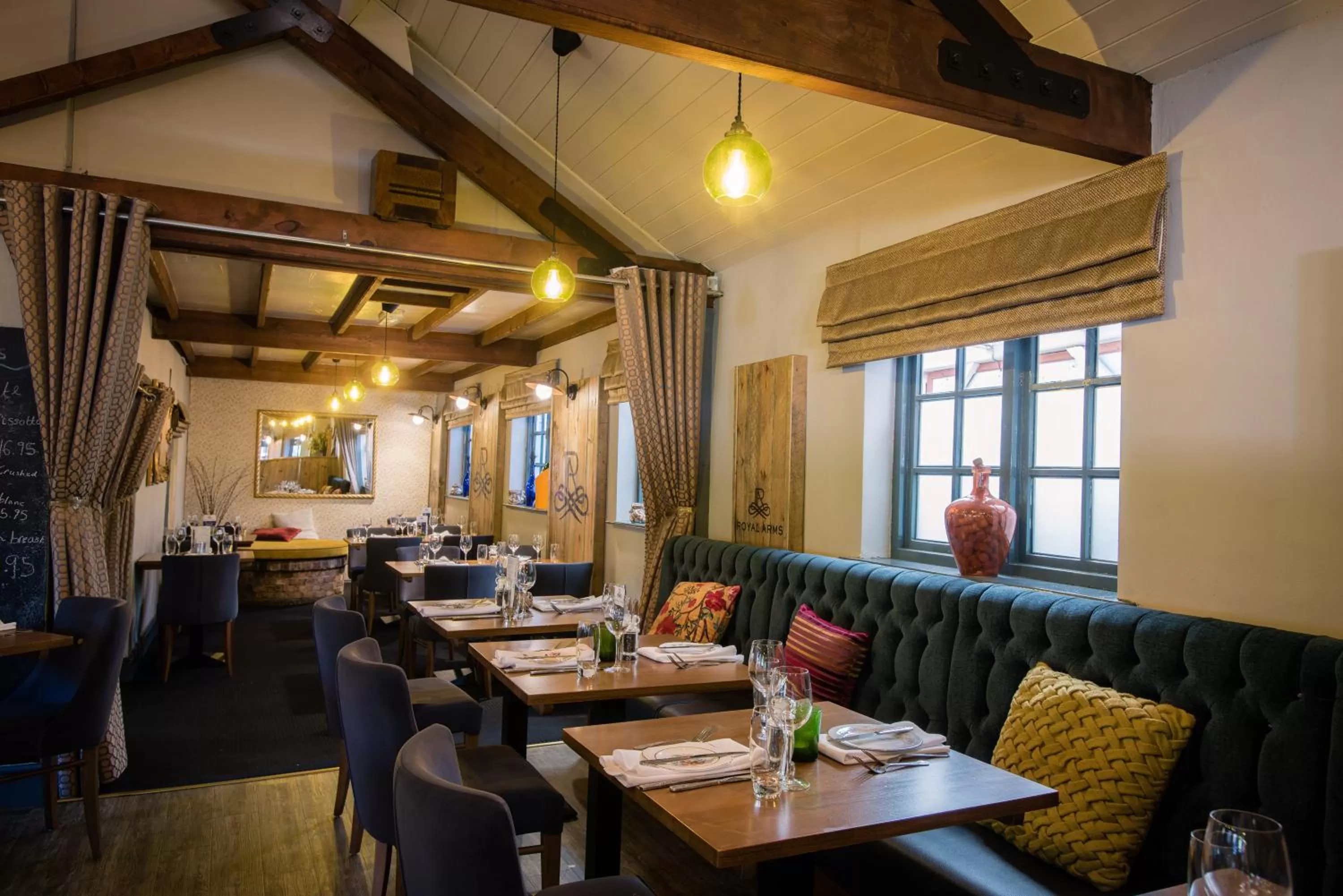 Restaurant/places to eat in The Royal Arms Hotel Room Only