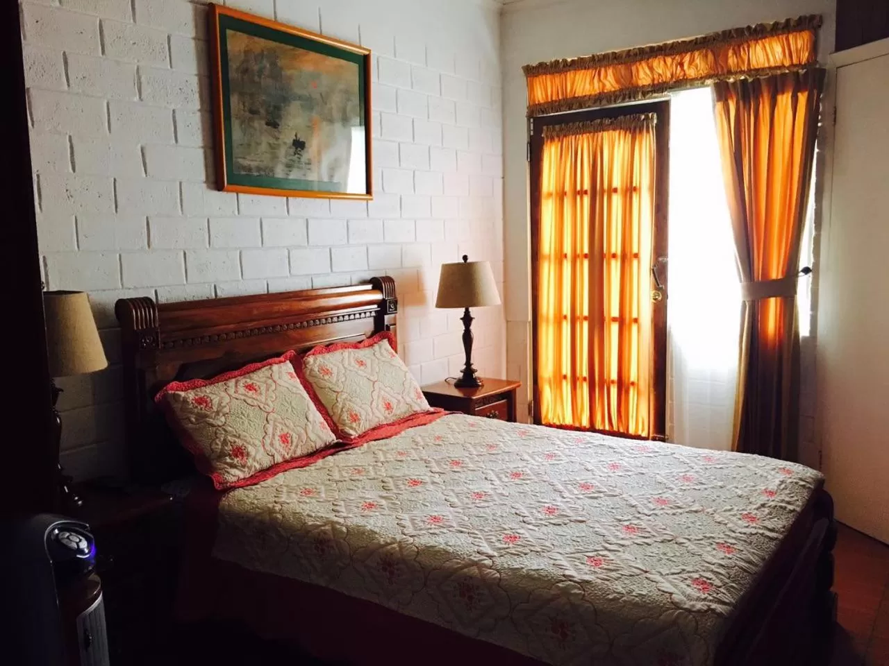 Property building, Bed in Hotel Sura