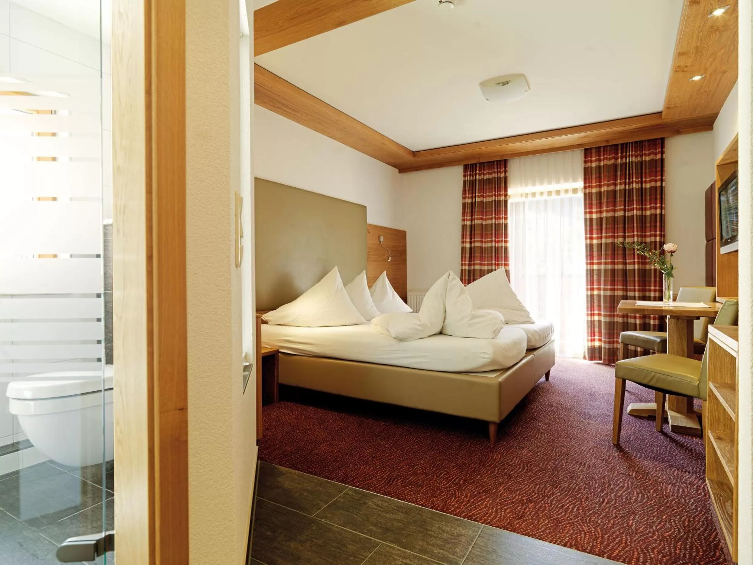 Photo of the whole room, Bed in Hotel Enzian