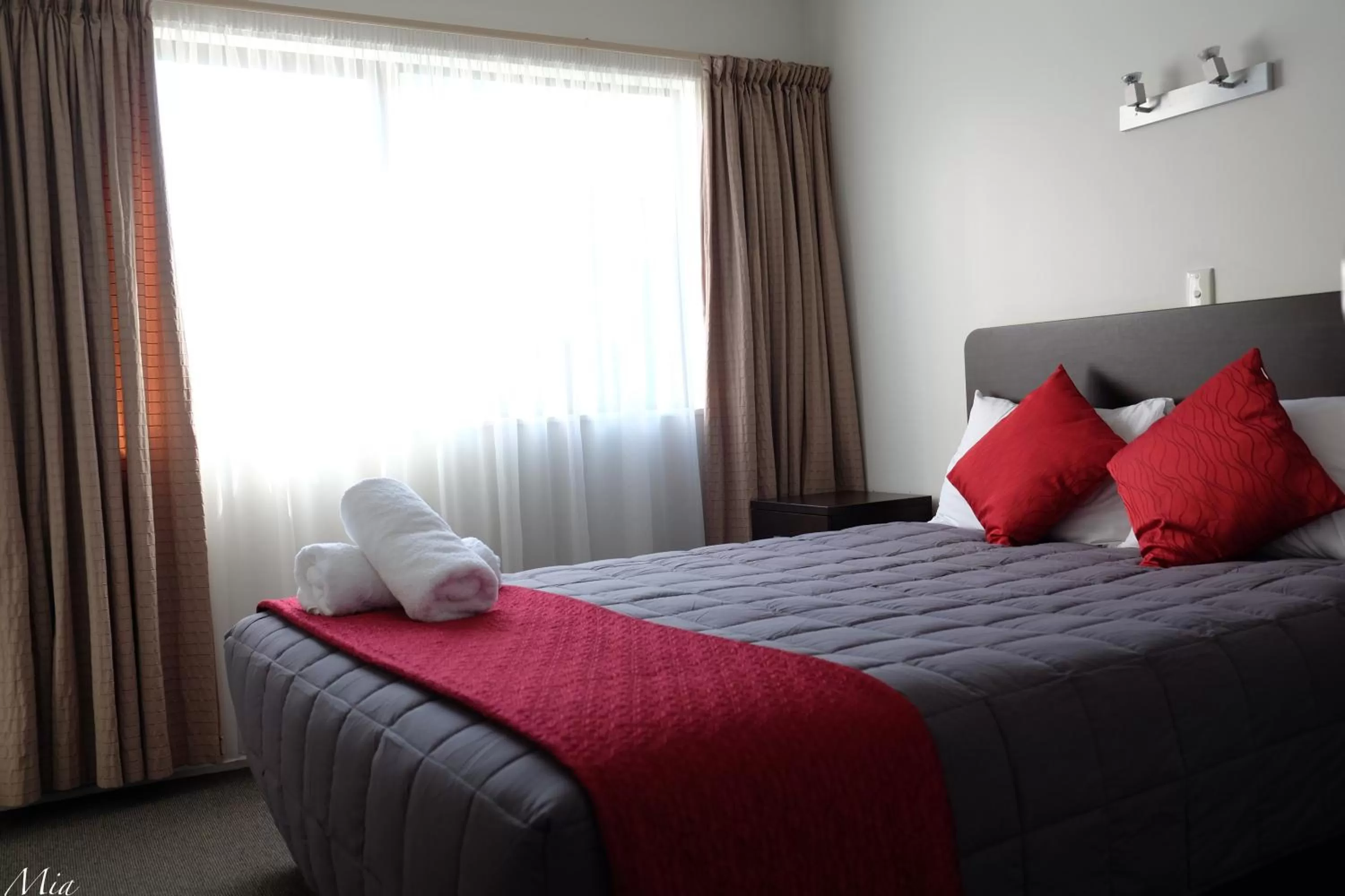 Bed in Marksman Motor Inn