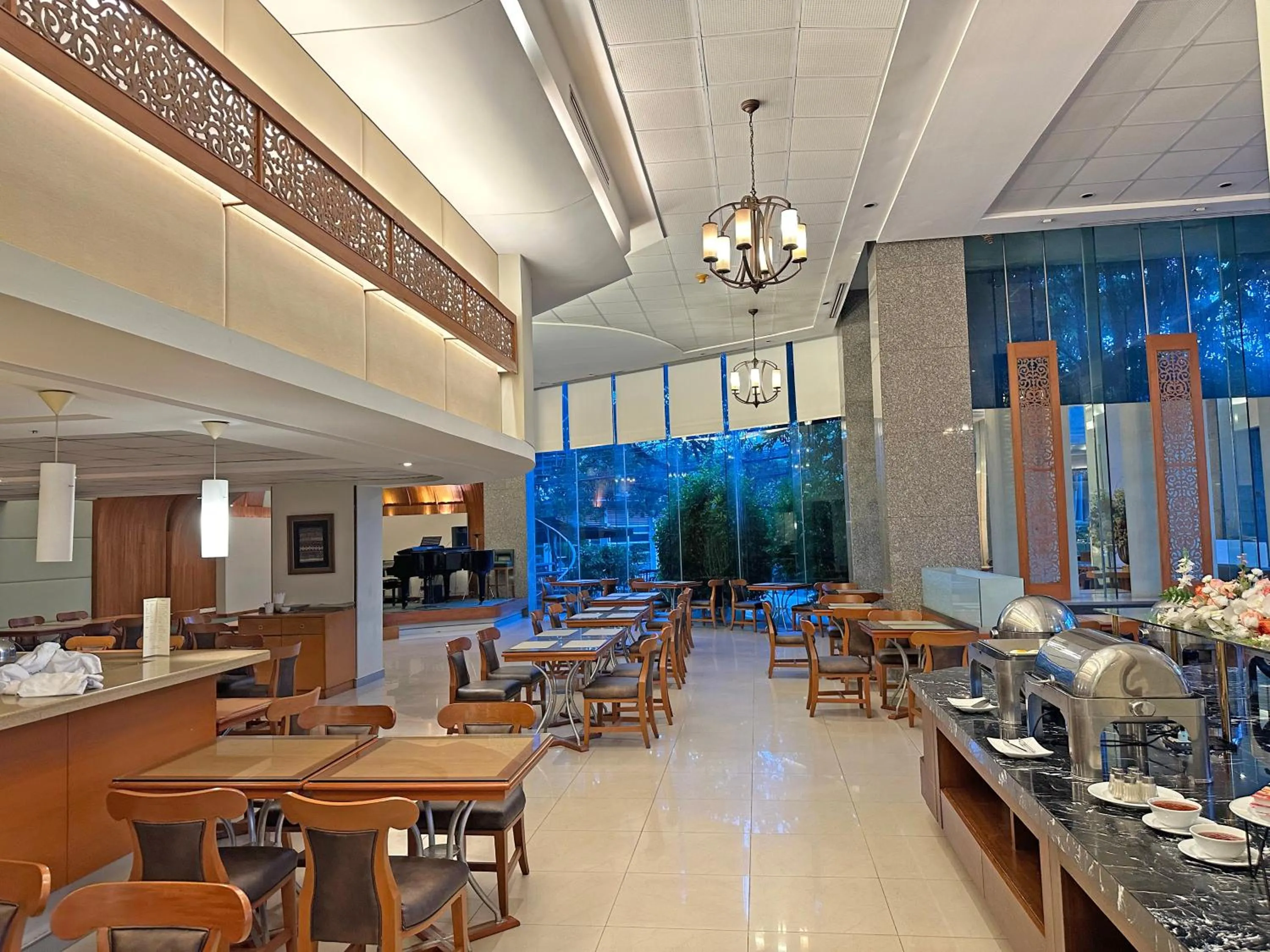 Restaurant/places to eat in Lanna Palace 2004