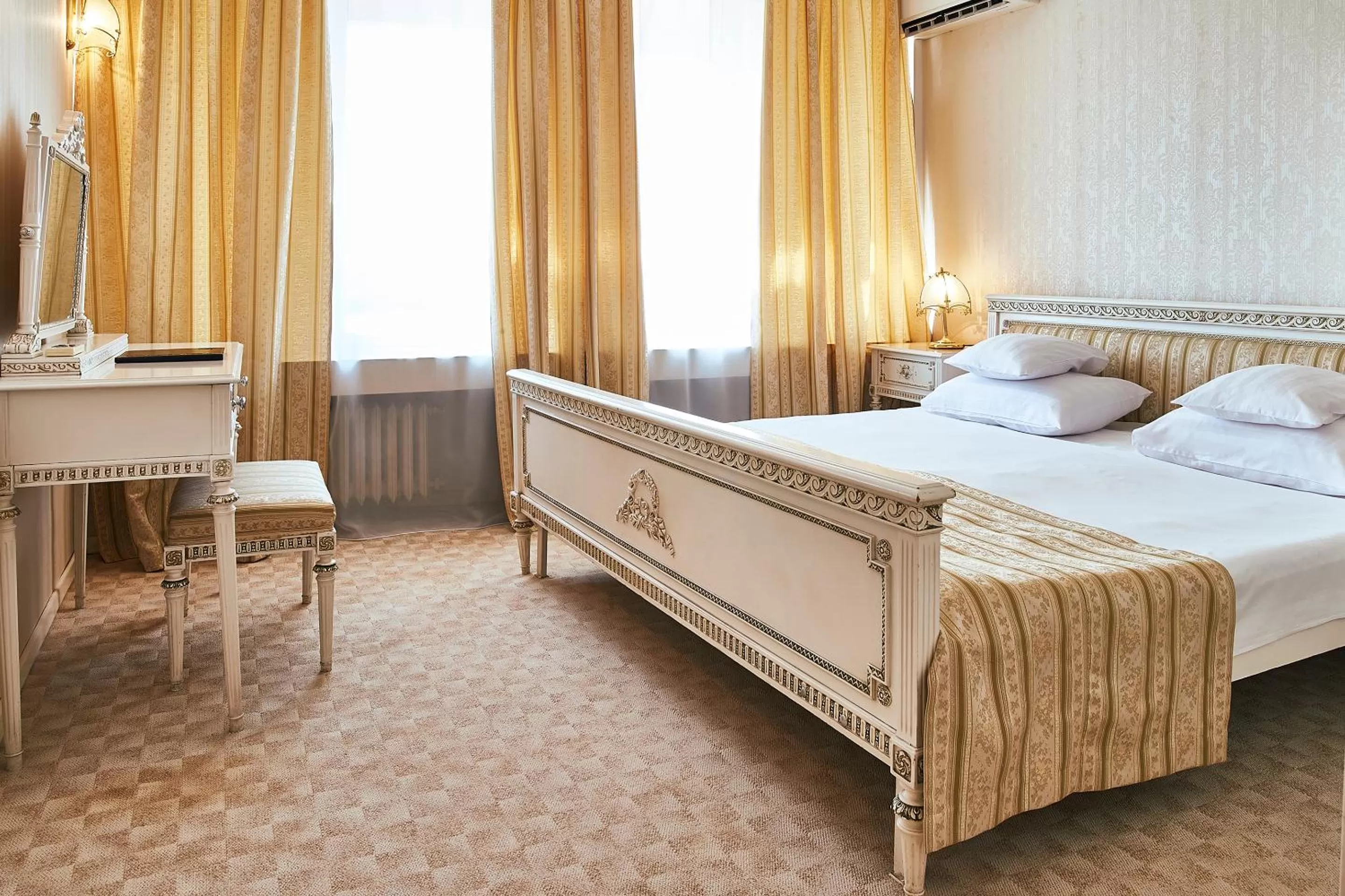 Photo of the whole room, Bed in Continental Drobeta Turnu Severin