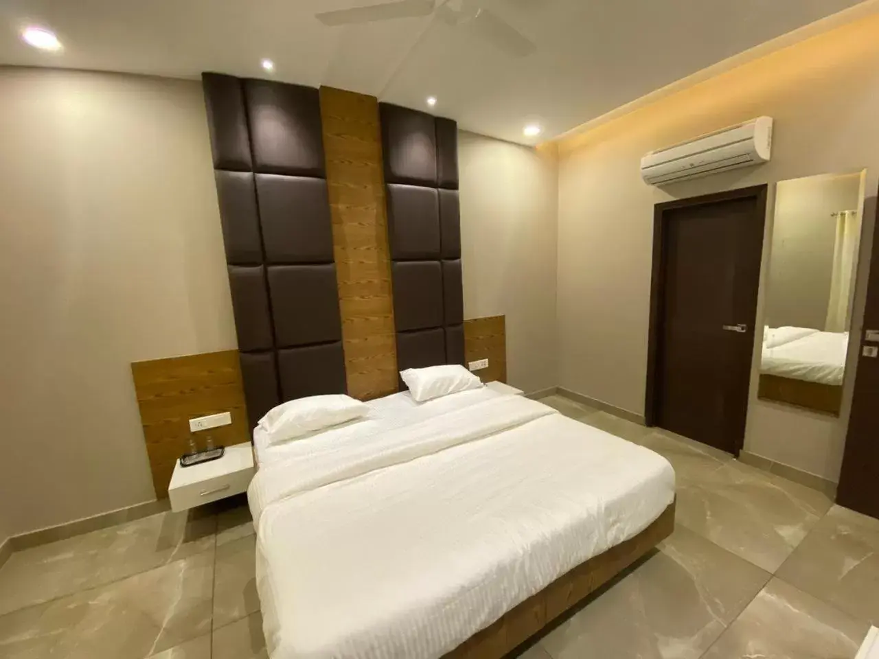 Deluxe Room in Hotel The Retro Regency Deluxe Room in Hotel The Retro Regency