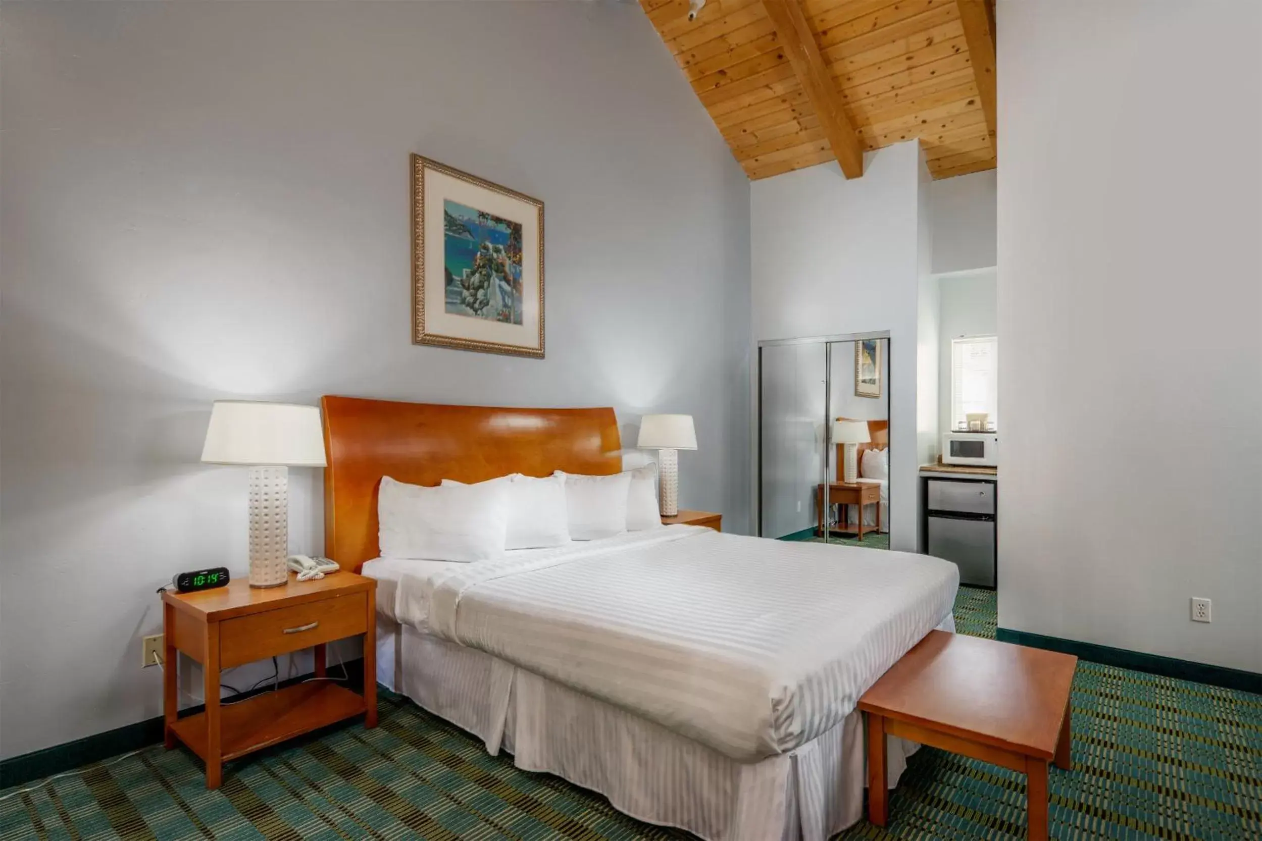 King Room in Butterfly Grove Inn King Room in Butterfly Grove Inn