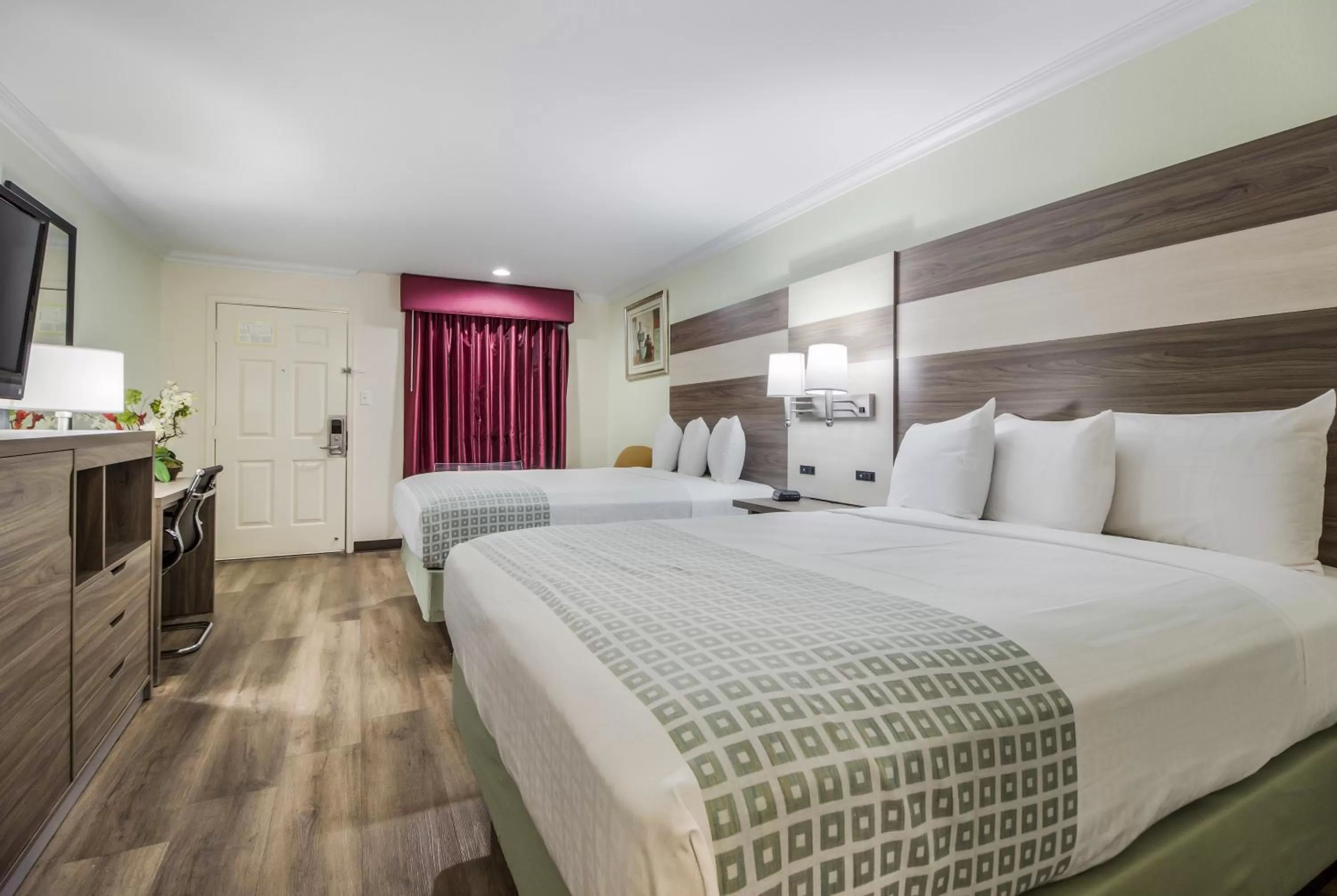 Bed in Americas Best Value Inn Columbus