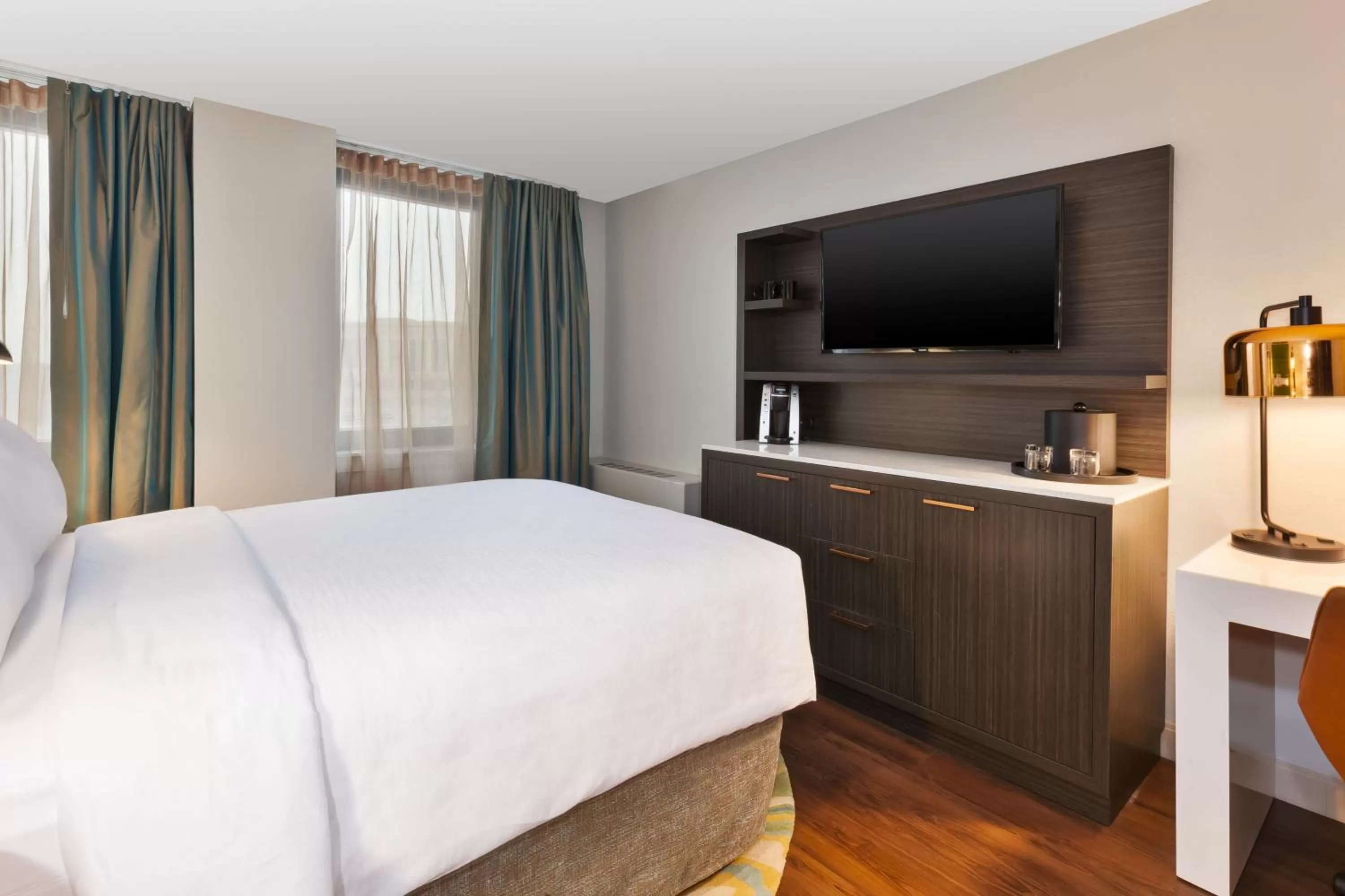 Photo of the whole room, Bed in Hotel Indigo Rochester - Mayo Clinic Area by IHG