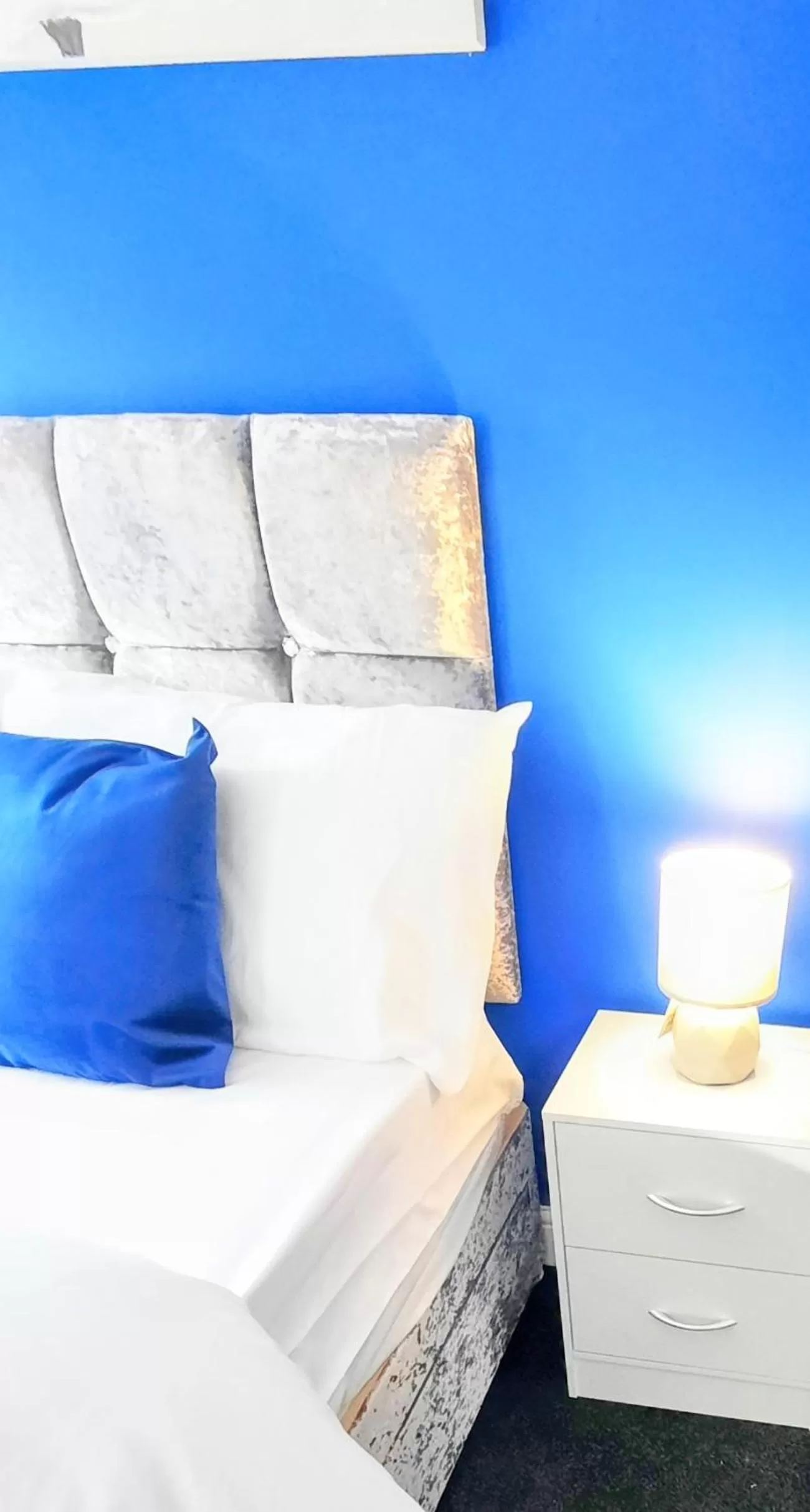 hair dresser, Bed in Burford Road - Stay. Sleep. Rest.