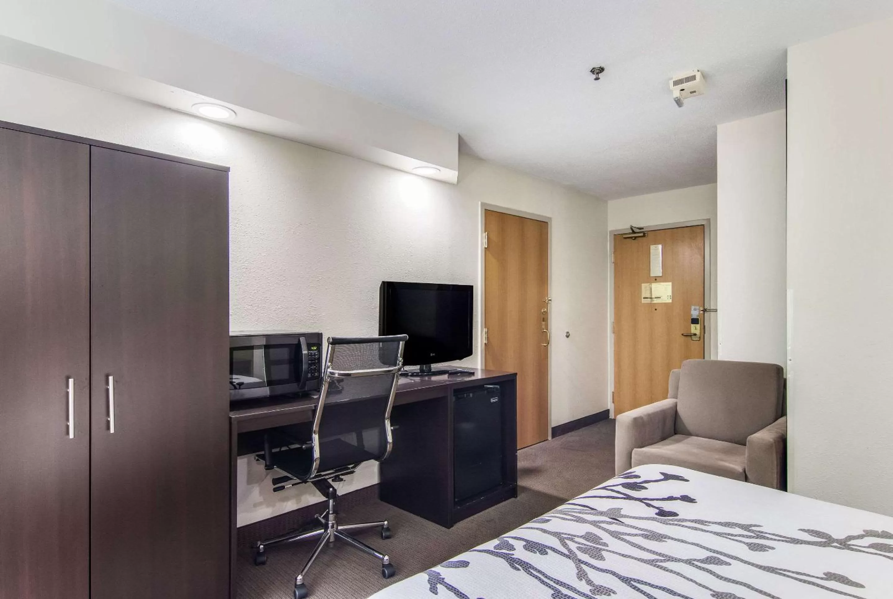 Photo of the whole room, Bed in Sleep Inn Austintown - Youngstown, West