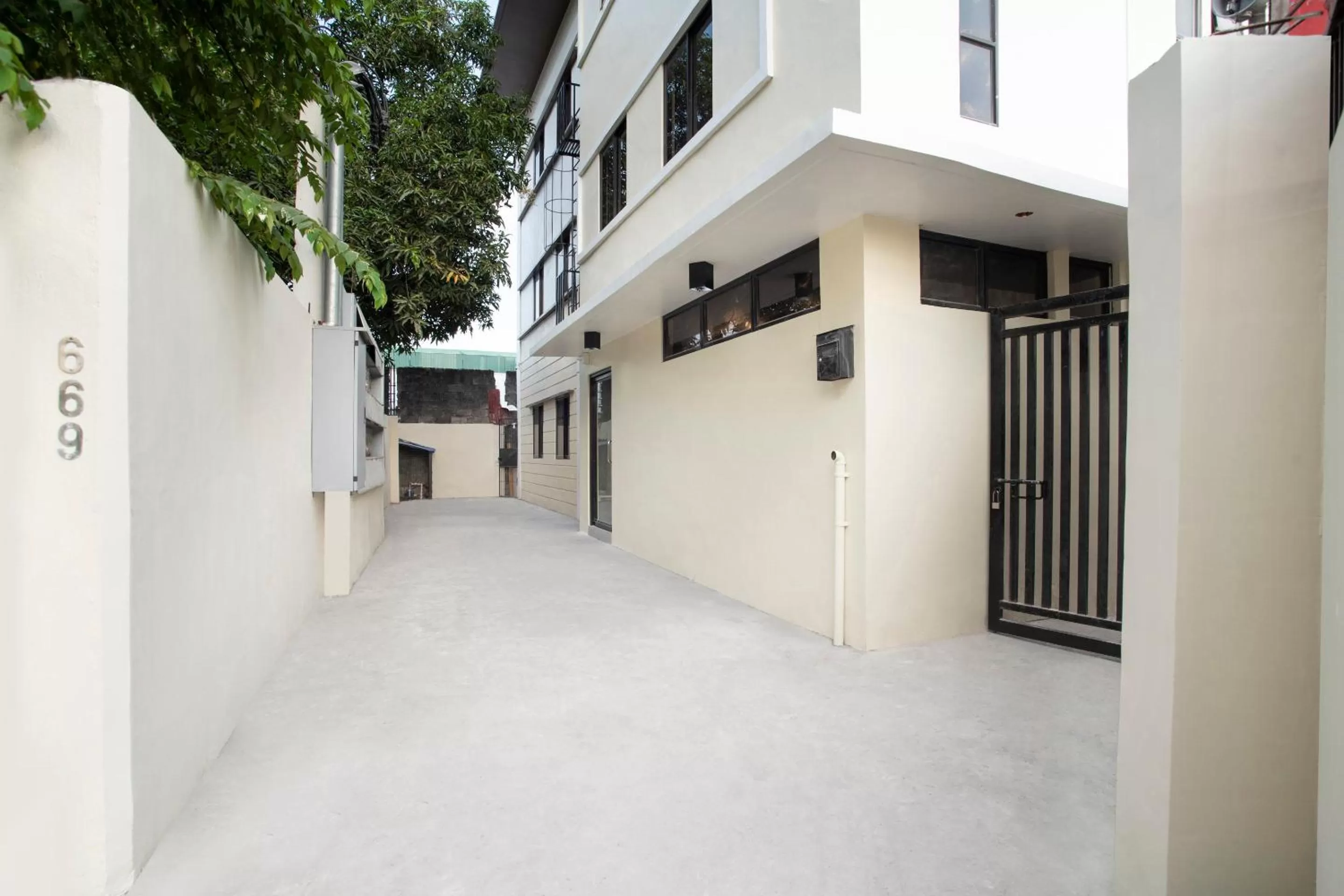 Property Building in ELTI DORMITEL by BLUEBOOKERS