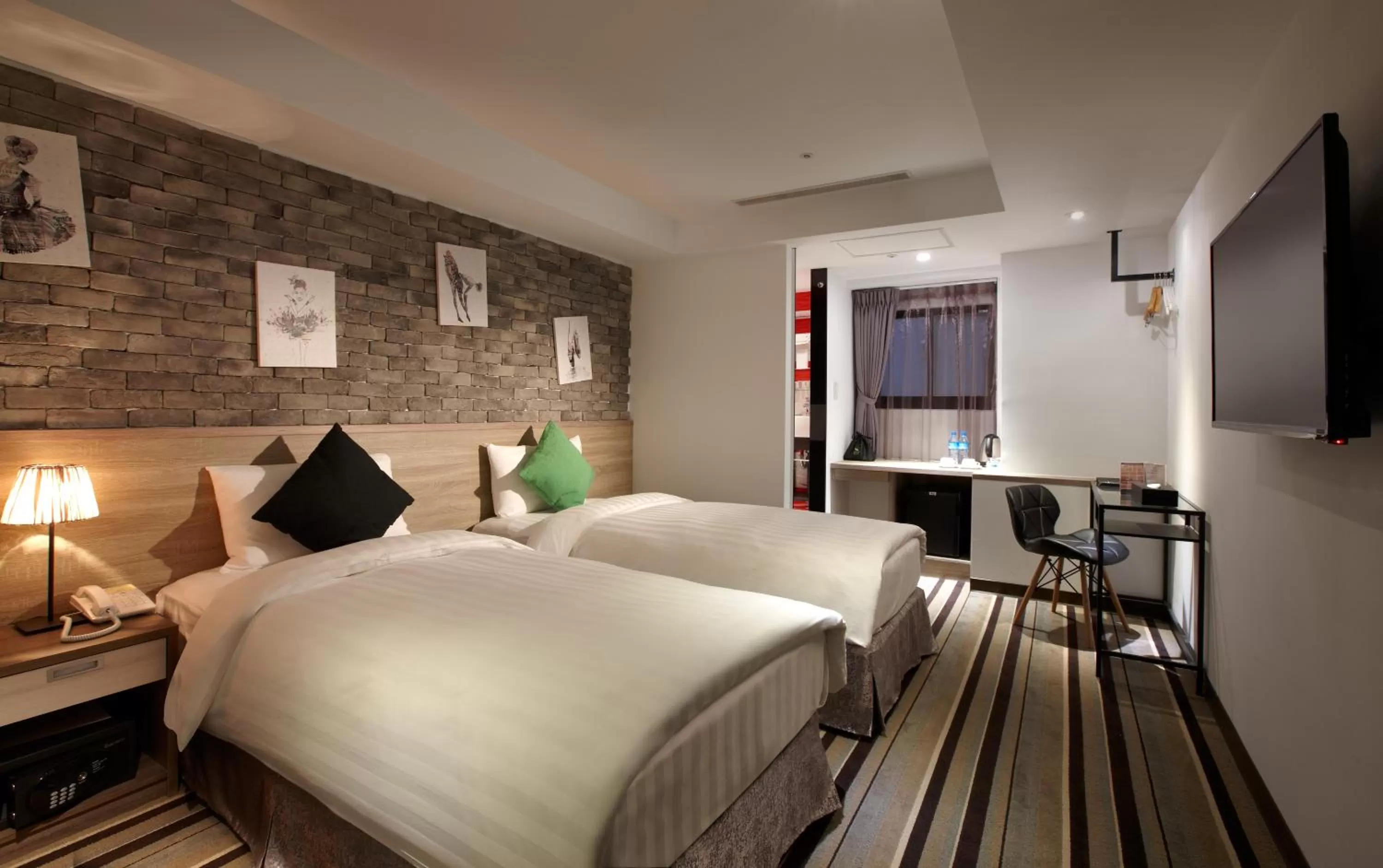 Photo of the whole room, Bed in RF Hotel - Zhongxiao