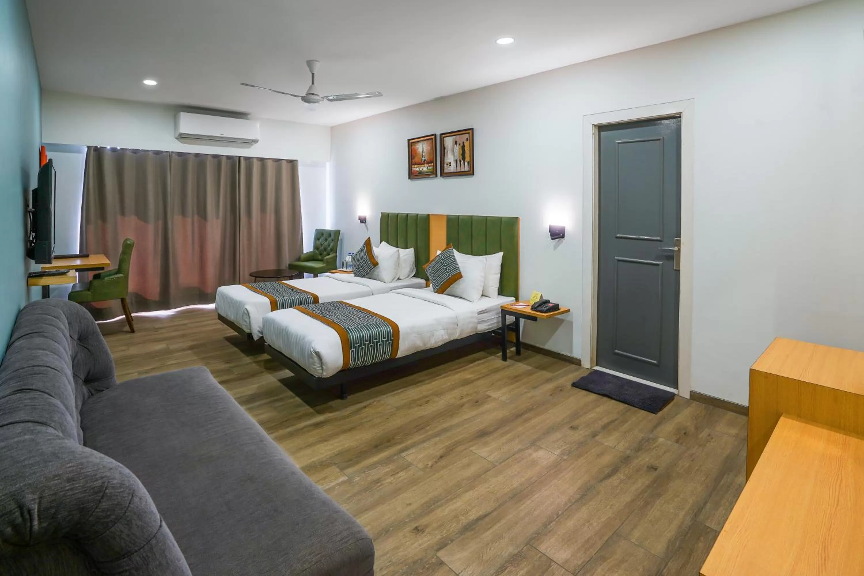 Bedroom, Bed in Apex Beacon Hotel, Mumbai