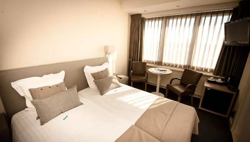 Bed in Hotel du Bassin