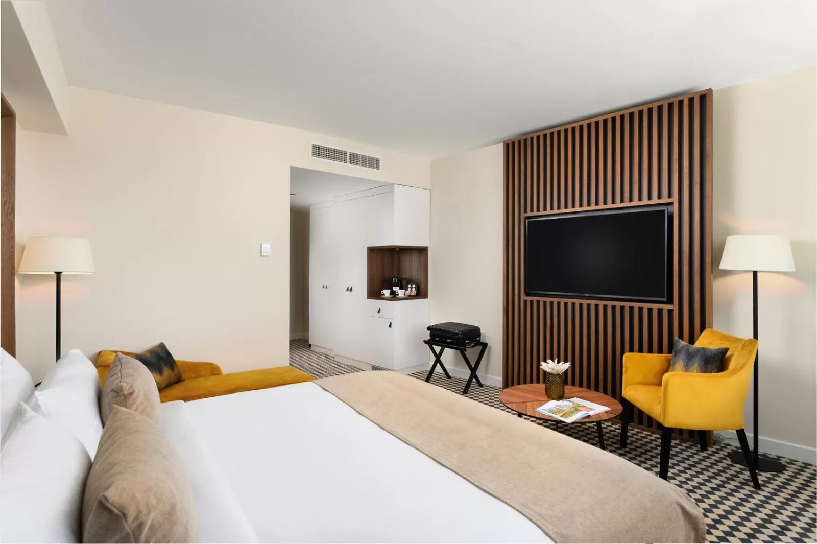 Photo of the whole room, Bed in Grand Hotel Esztergom