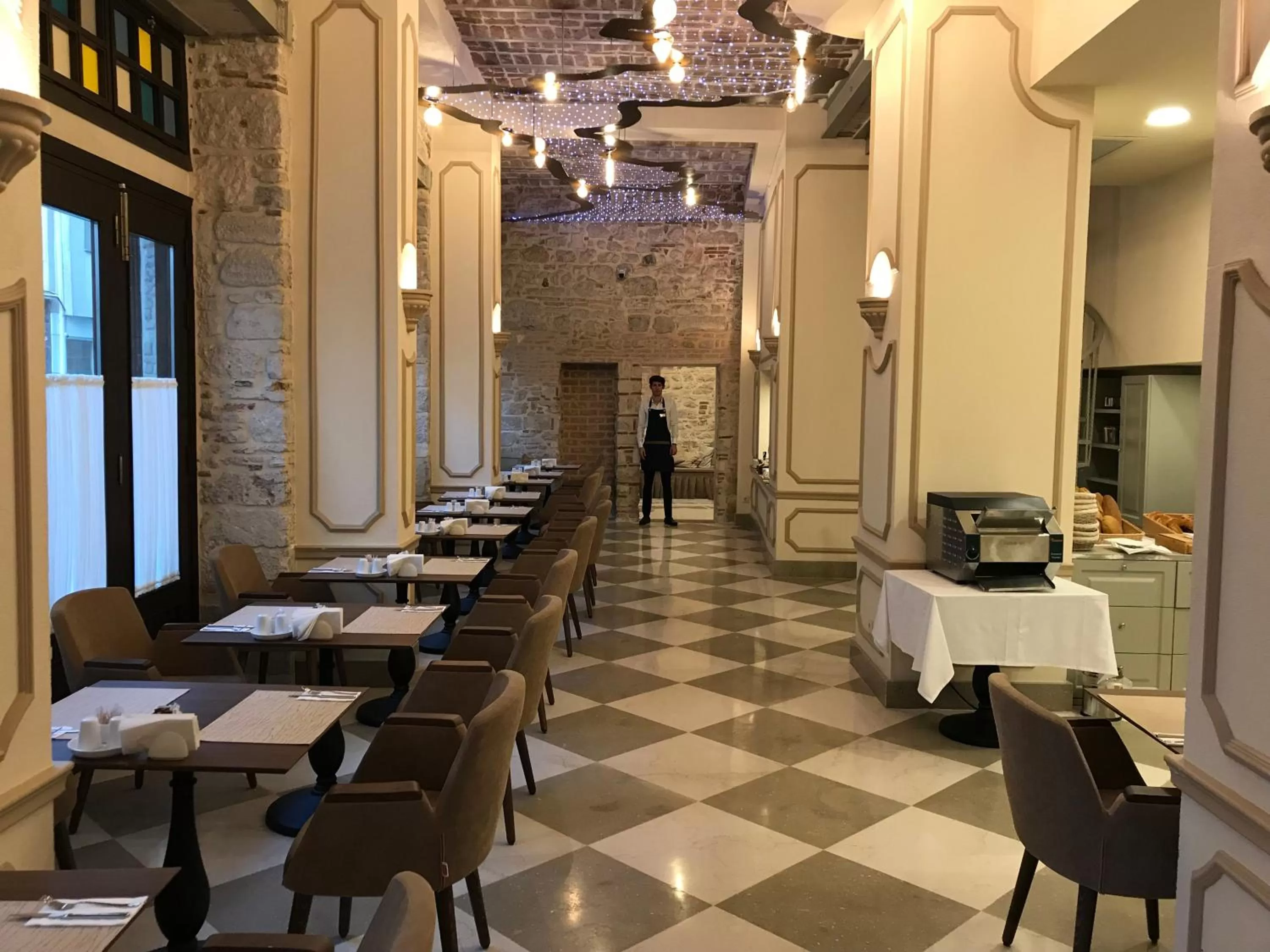 Restaurant/places to eat in GALATAHAN Hotel Istanbul Karakoy