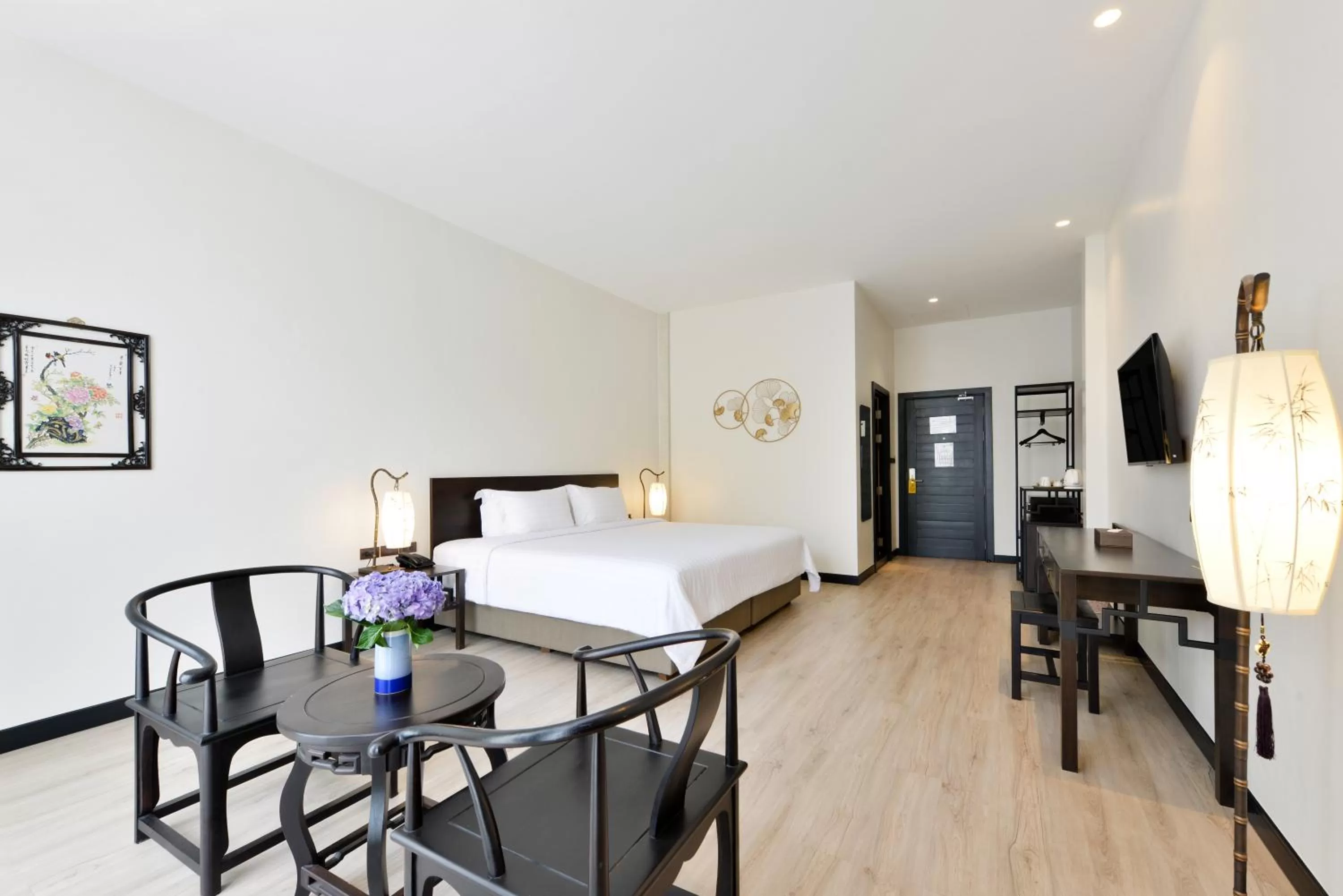 Photo of the whole room, Bed in Oldthaiheng Hotel