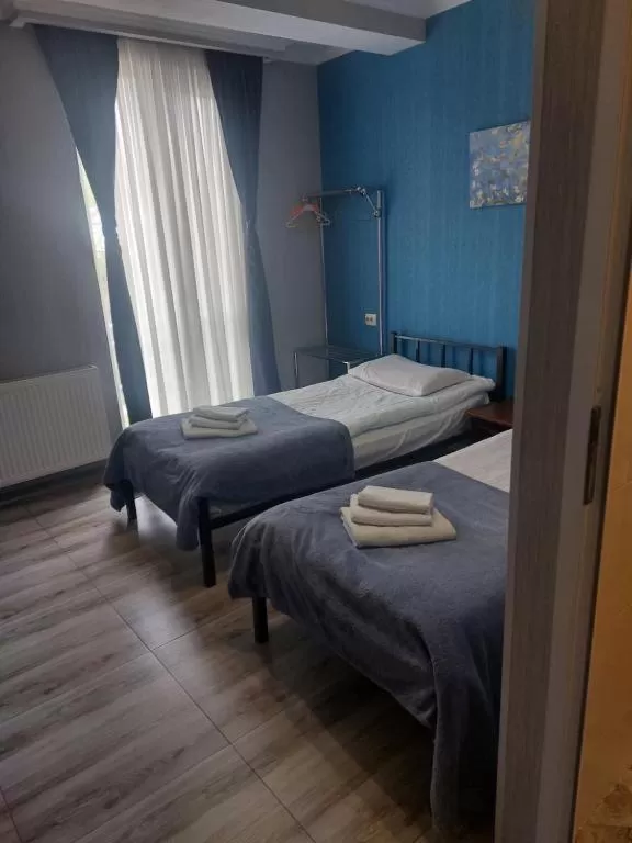 Double or Twin Room with Shower in Sweet home