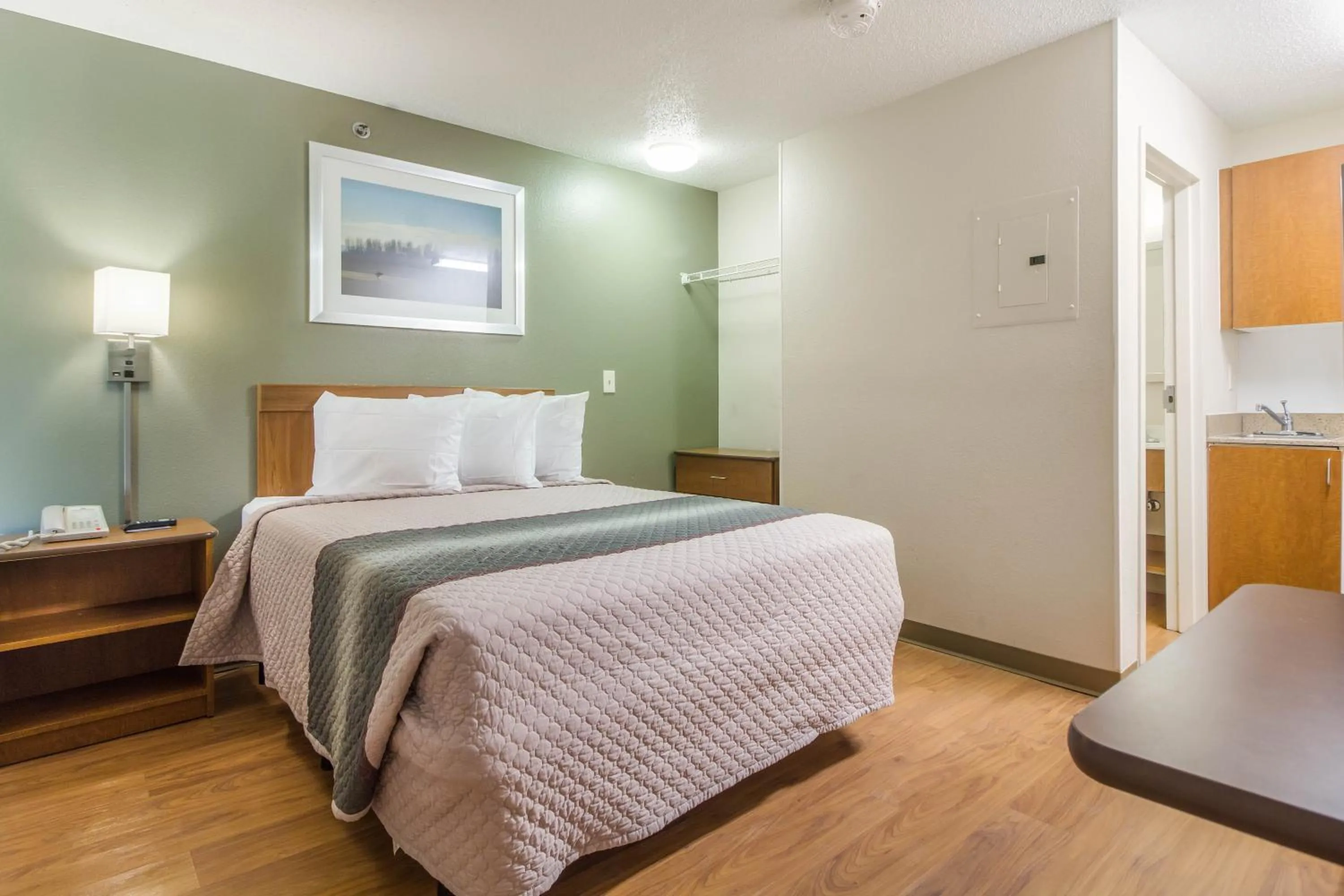 Photo of the whole room, Bed in HomeTowne Studios by Red Roof Houston - Northwest