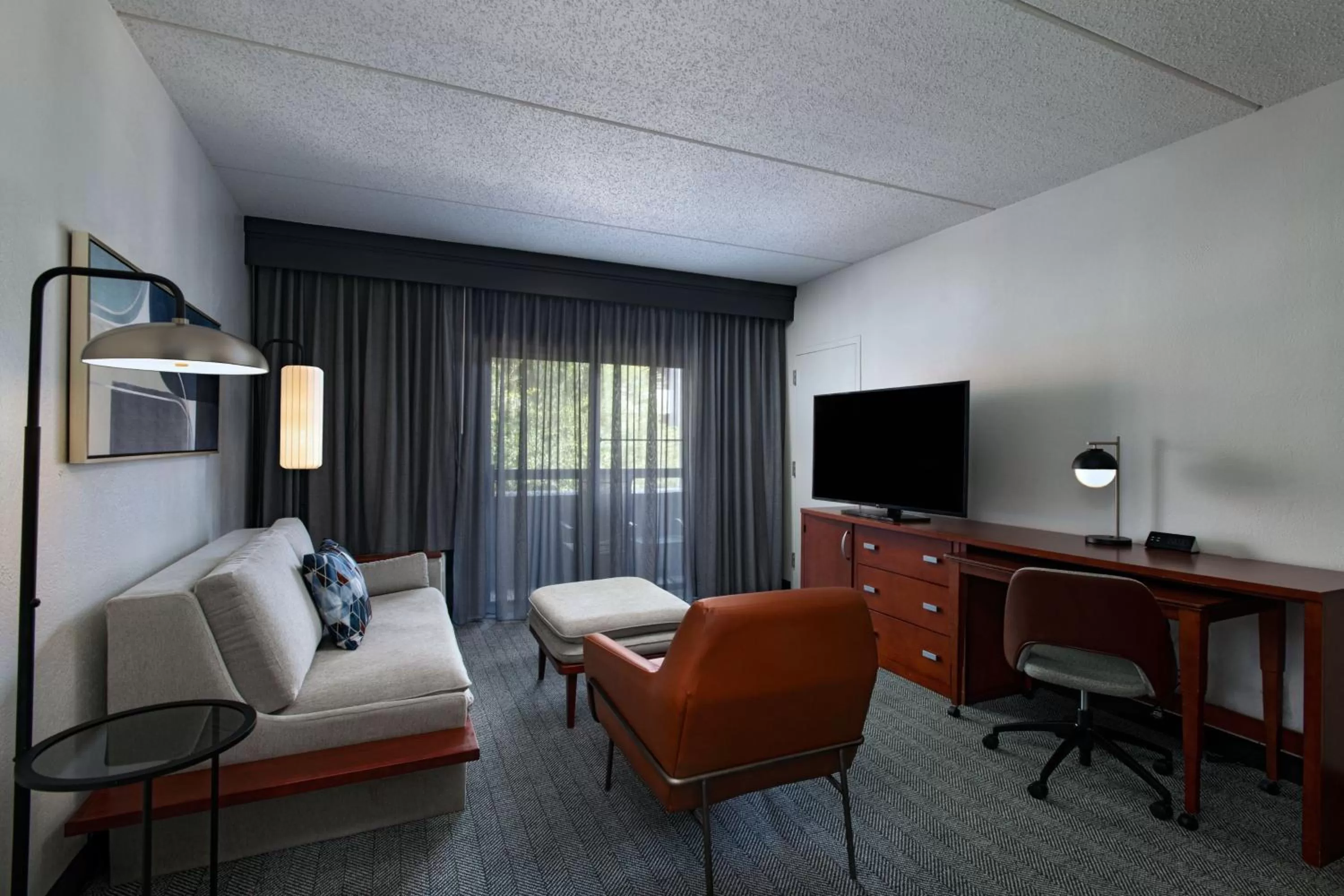 Living room in Courtyard by Marriott San Antonio Downtown