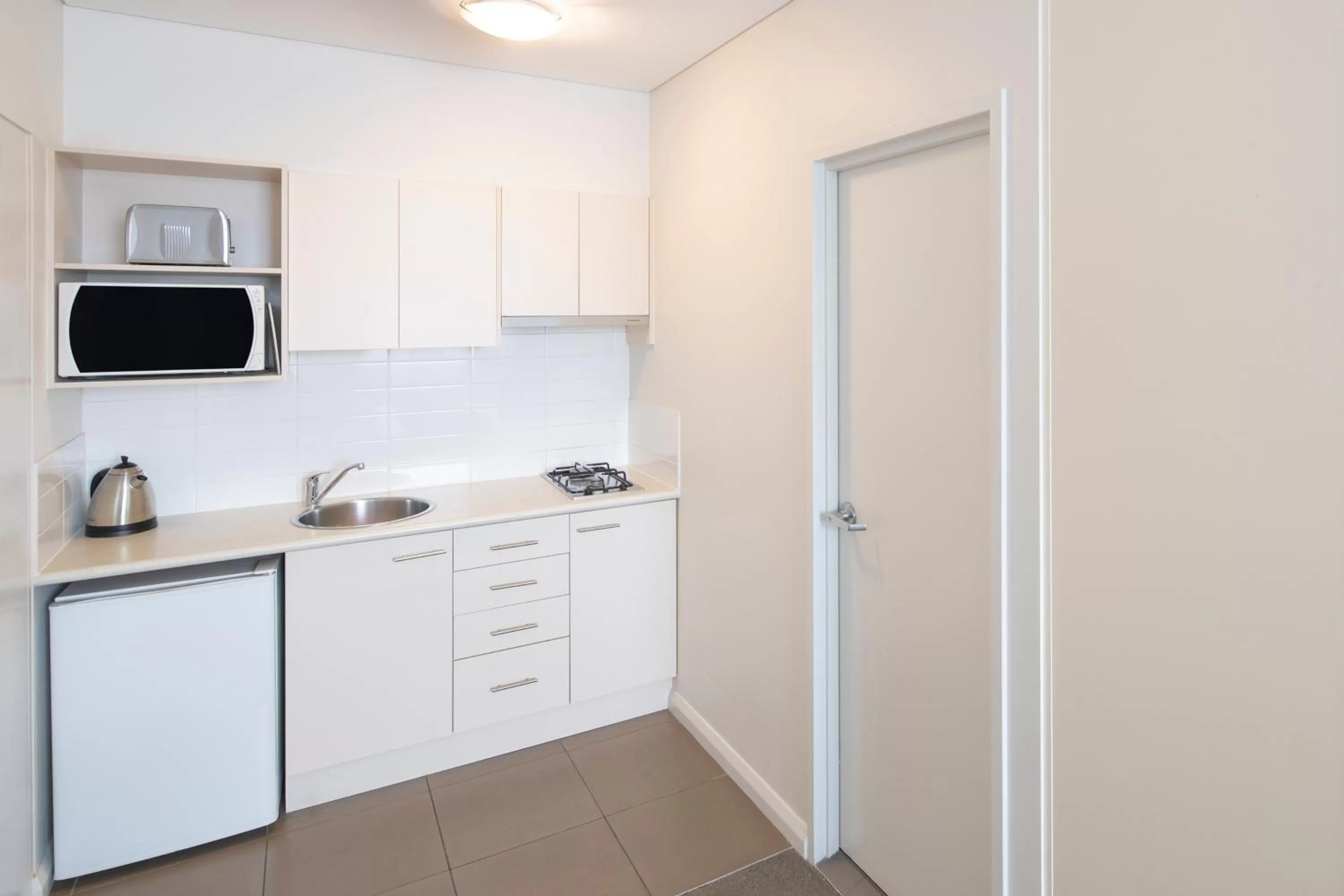 Kitchen or kitchenette in Mantra Castle Hill Sydney, an Accor Hotel