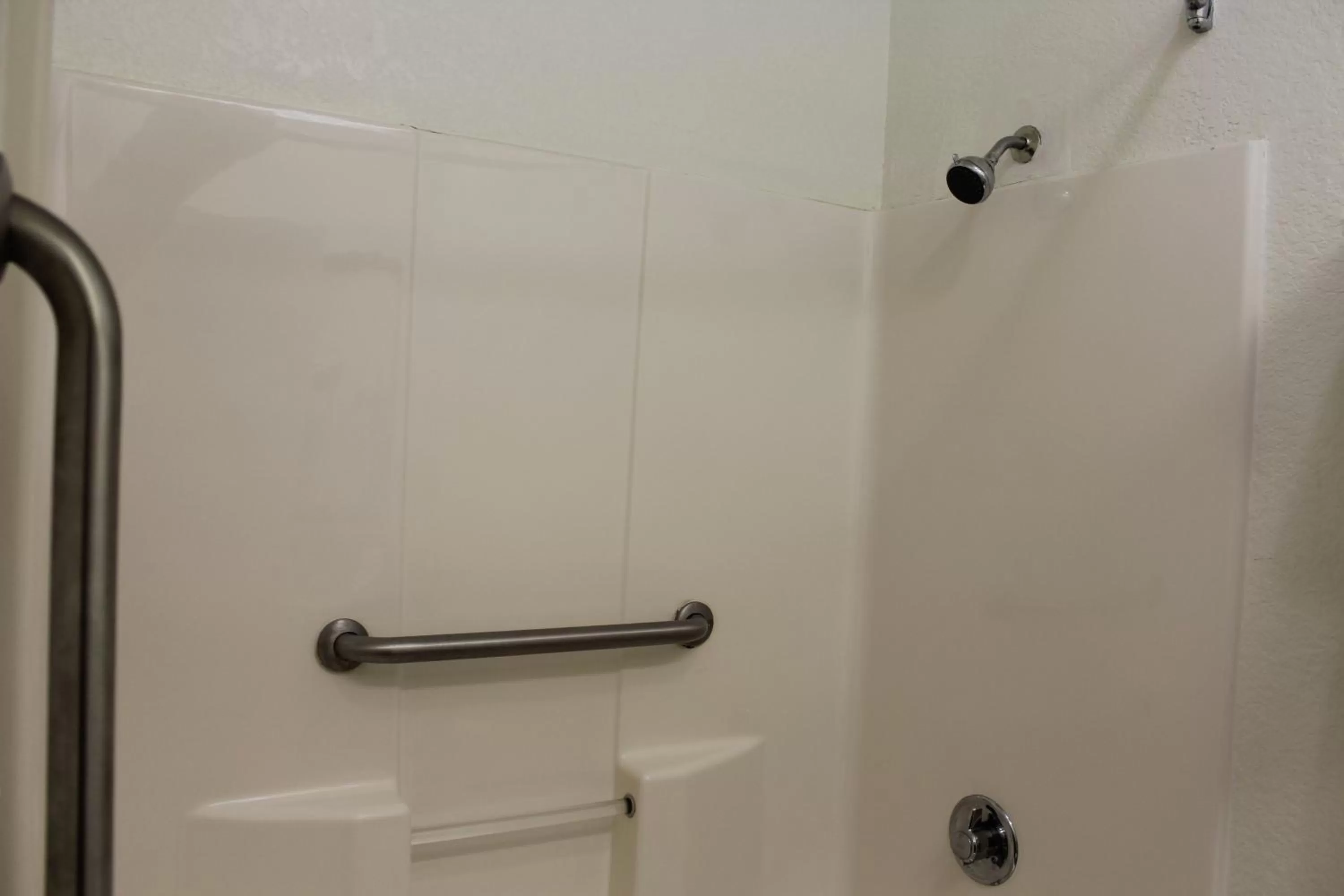 Shower in Quality Inn Florida City - Gateway to the Keys