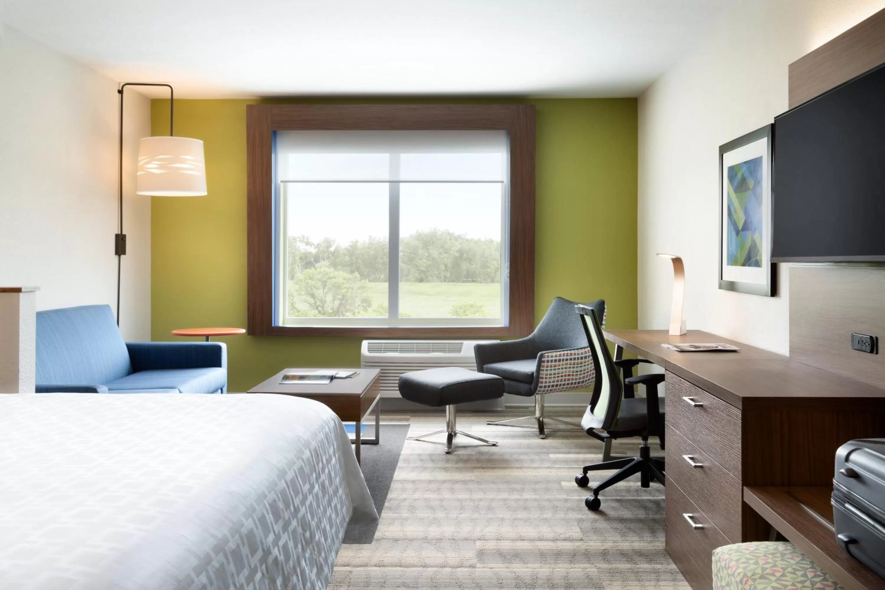 Photo of the whole room, Bed in Holiday Inn Express Atlanta Airport-College Park by IHG