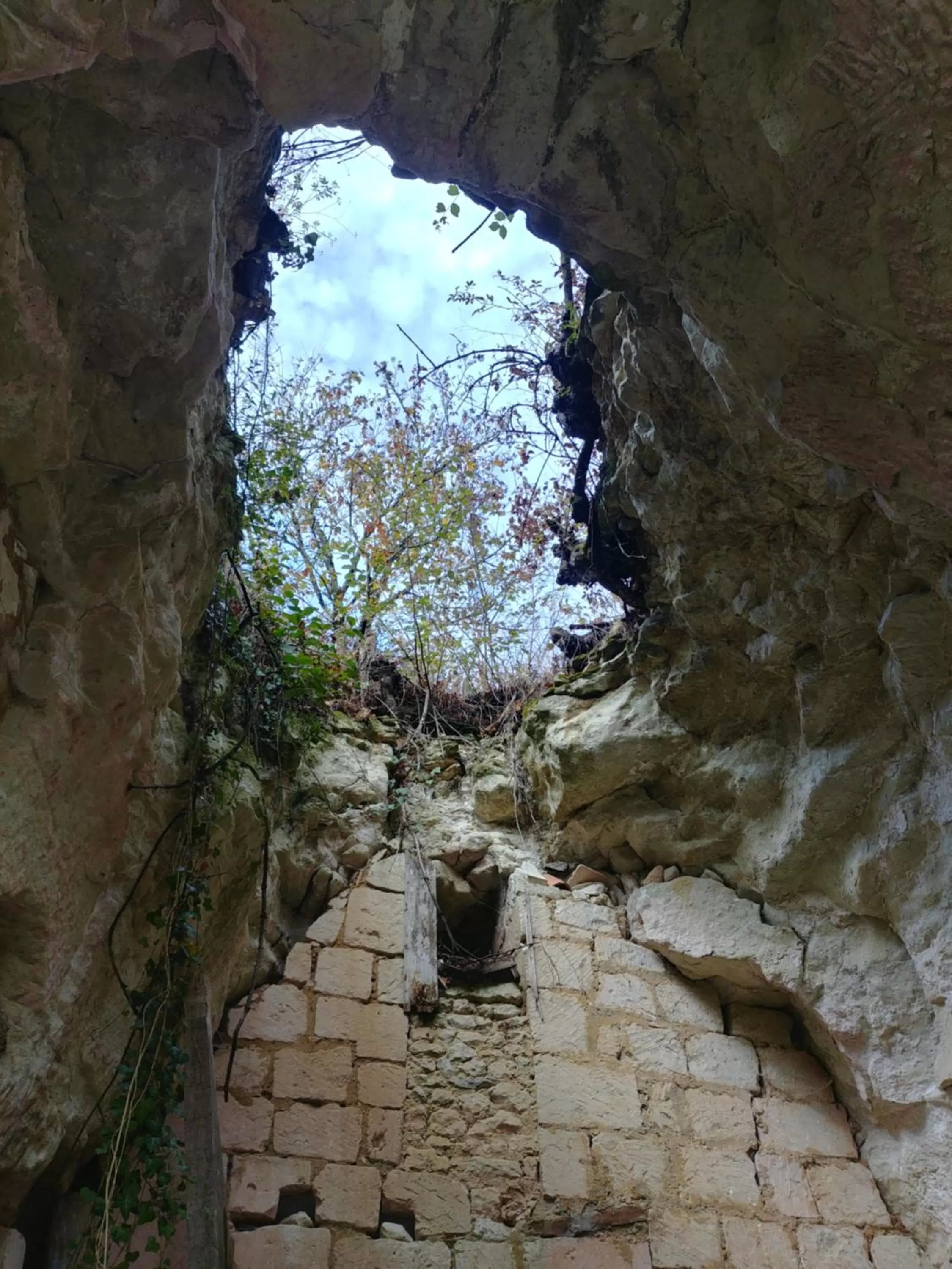 Balcony/Terrace in Manoir Le Cristal - Futuroscope a petit prix , grandes chambres familiales 5-6 personnes ,