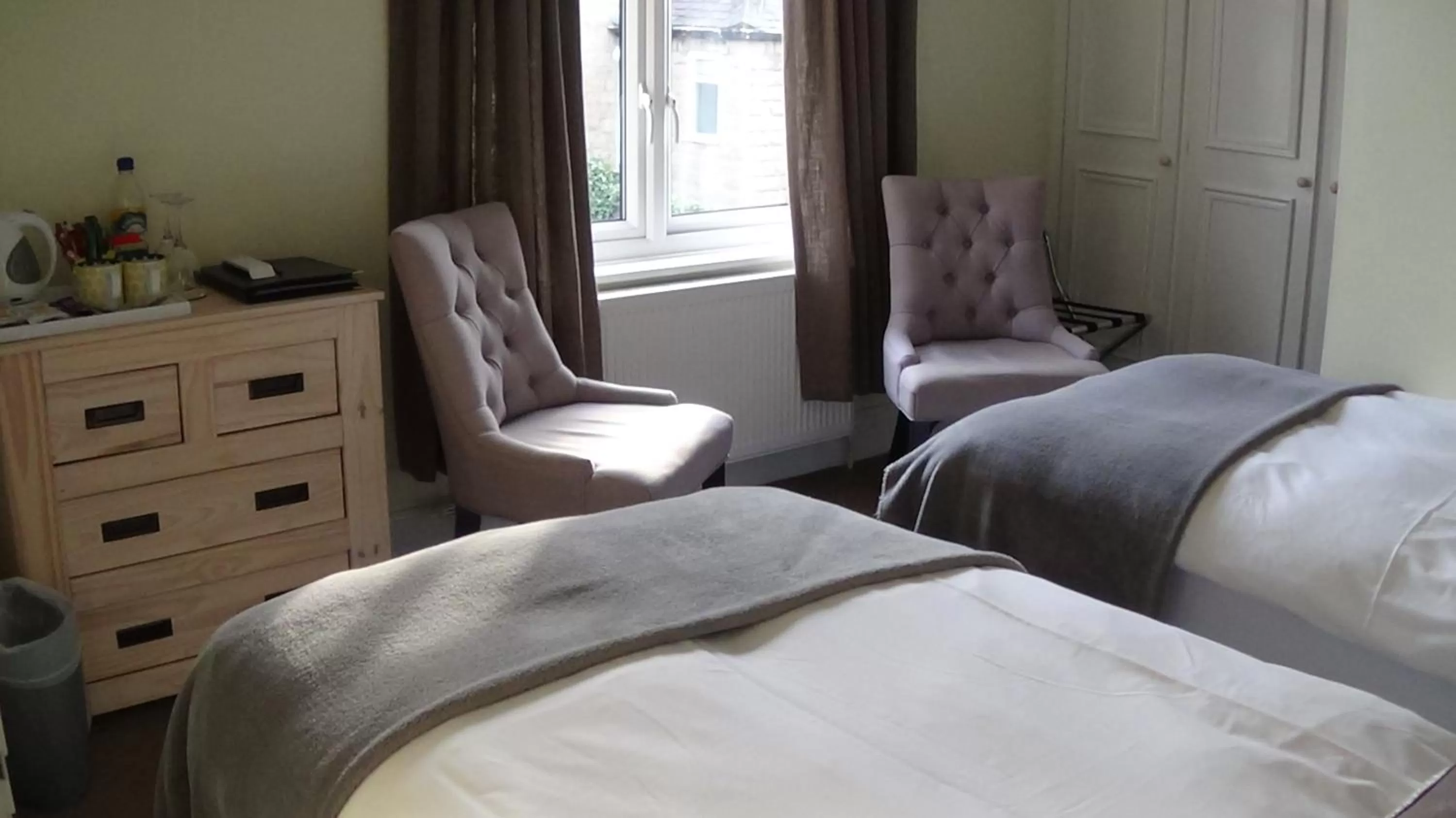 Bathroom, Bed in Kirkgate House