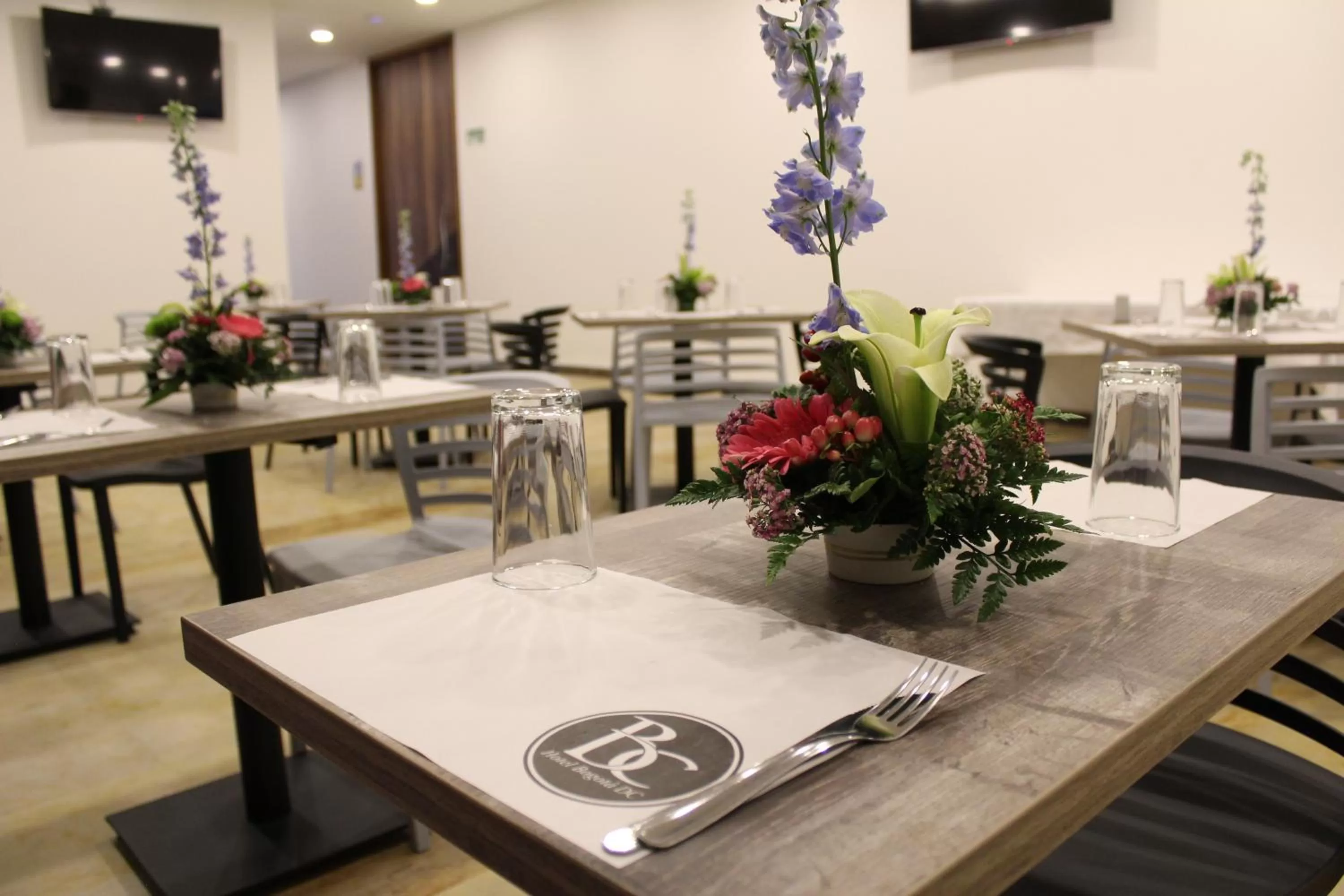 Restaurant/places to eat in Hotel Bogota DC