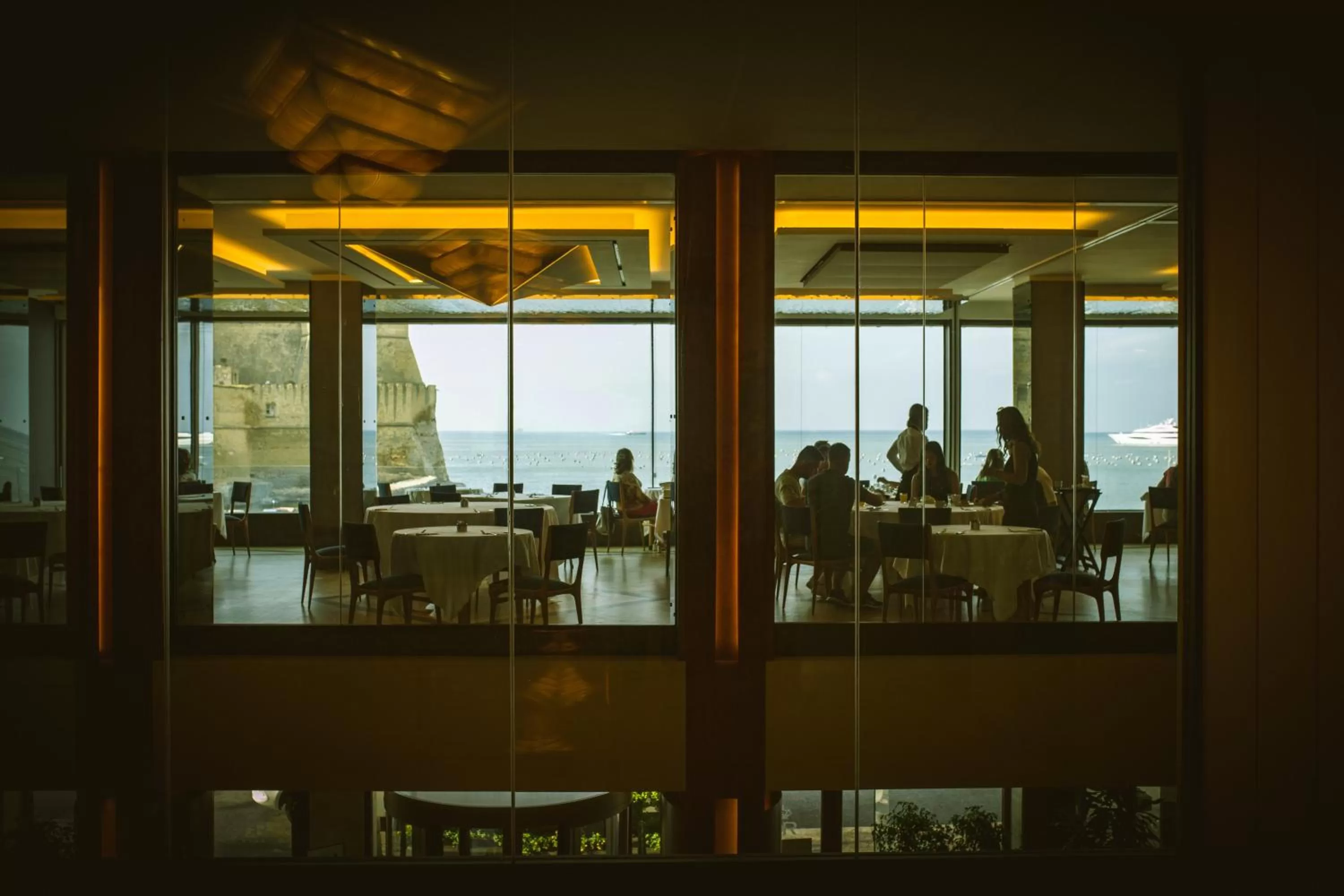 Restaurant/places to eat in Hotel Royal Continental