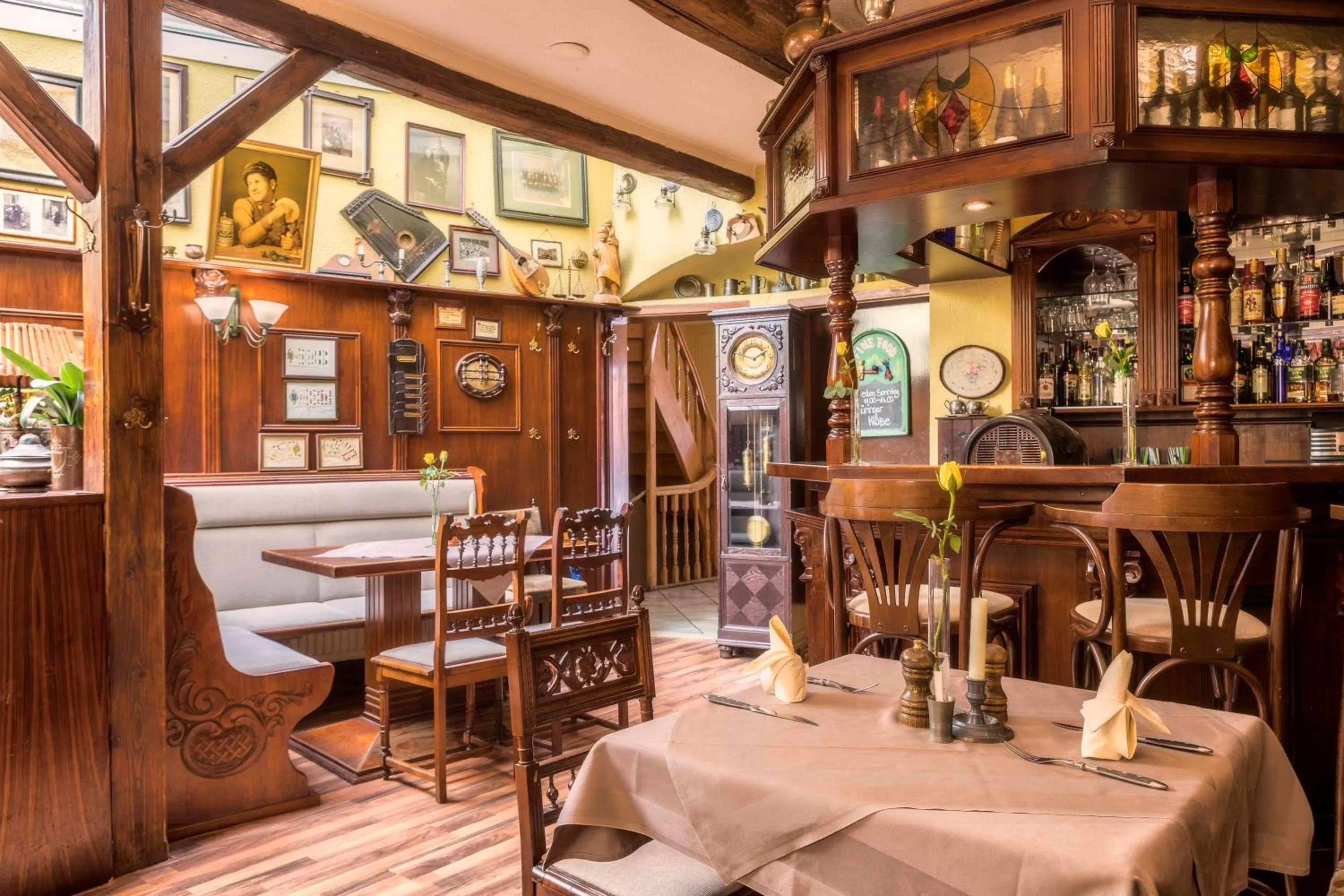 Restaurant/places to eat in "Zur Altstadt - Am Fuße der Osterburg" Gaststätte, Pension, FEWO