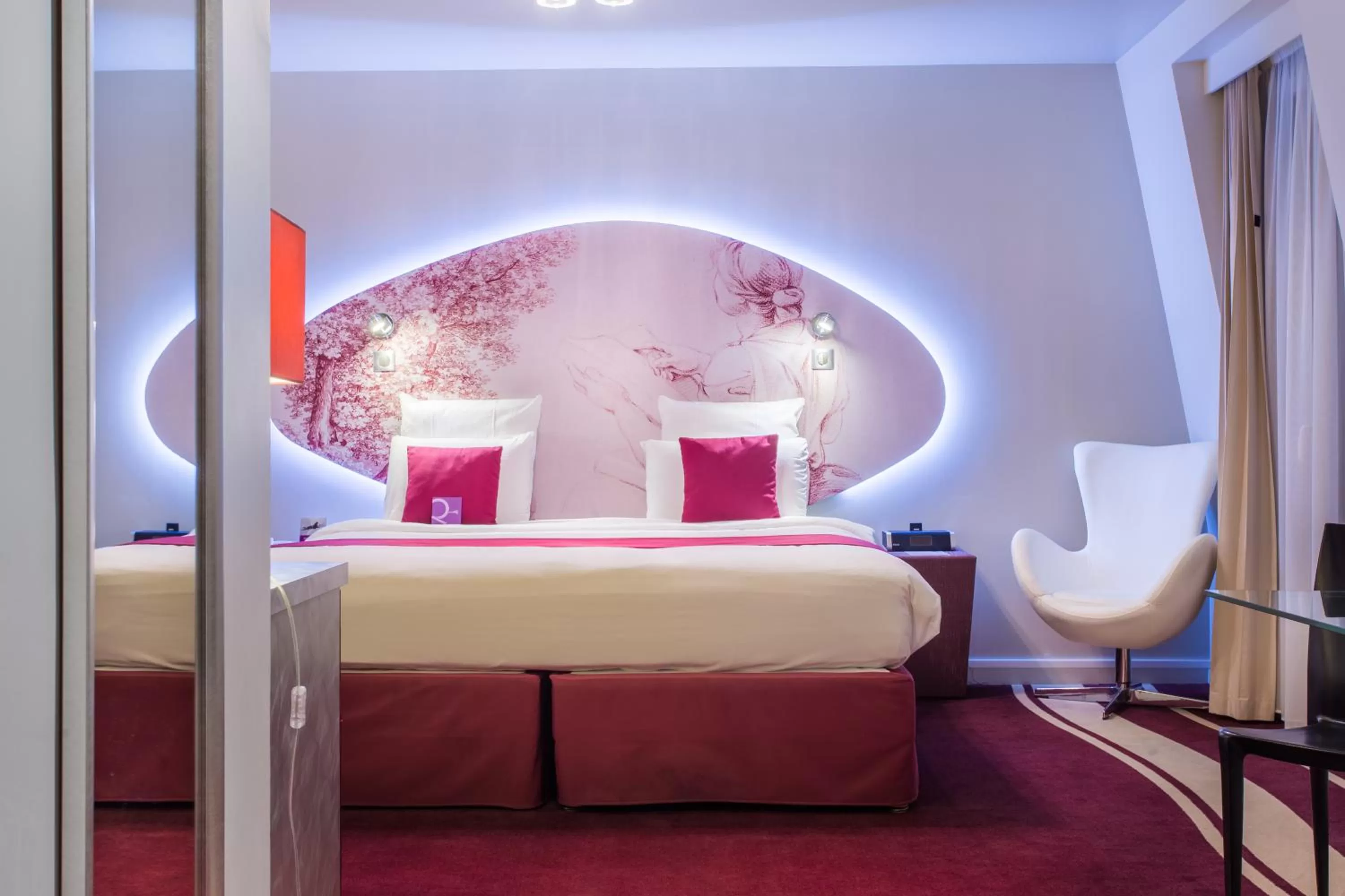 Photo of the whole room, Bed in Mercure Paris Bastille Marais