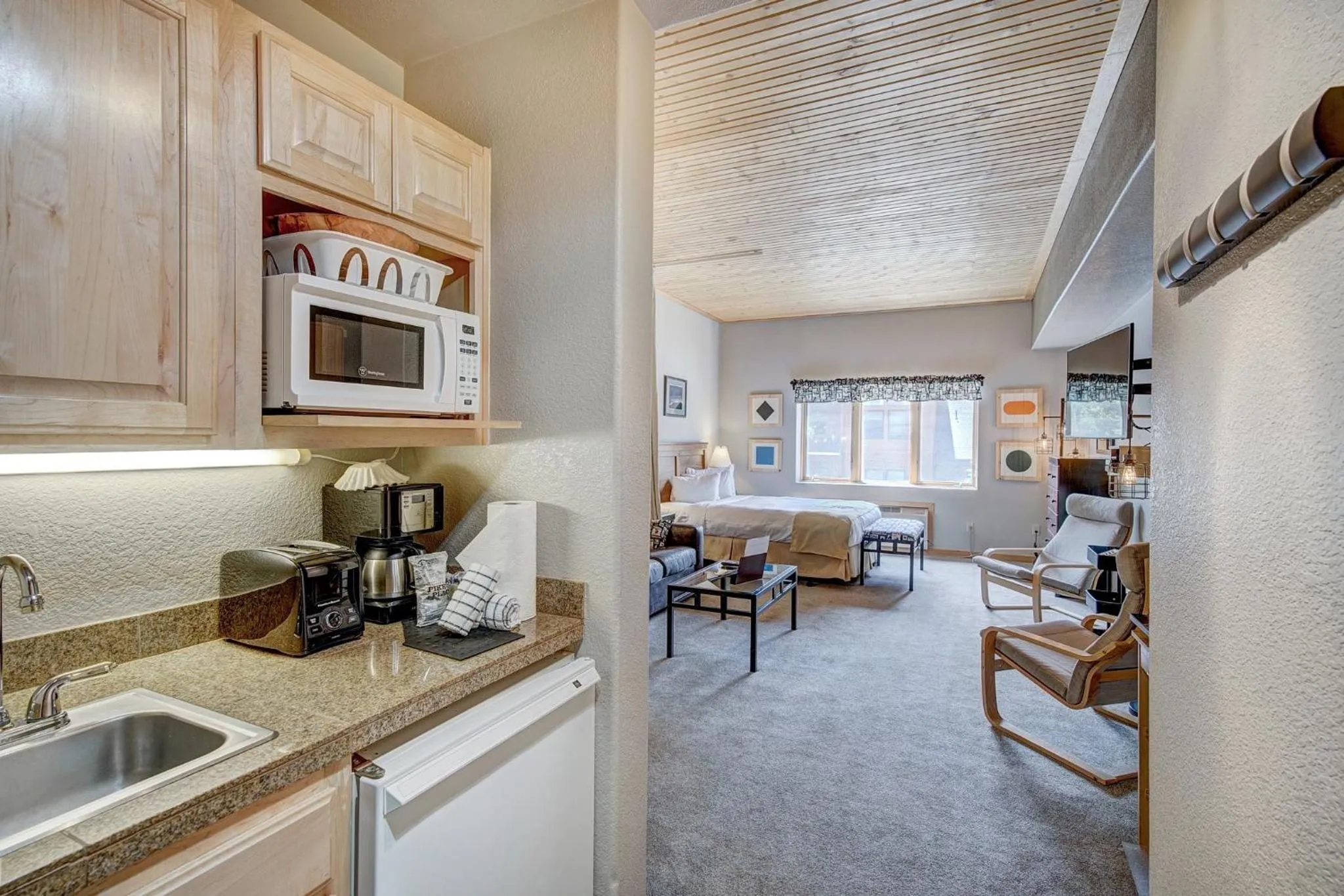 Kitchen or kitchenette in Gateway Mountain Lodge, A Vail Resorts Property