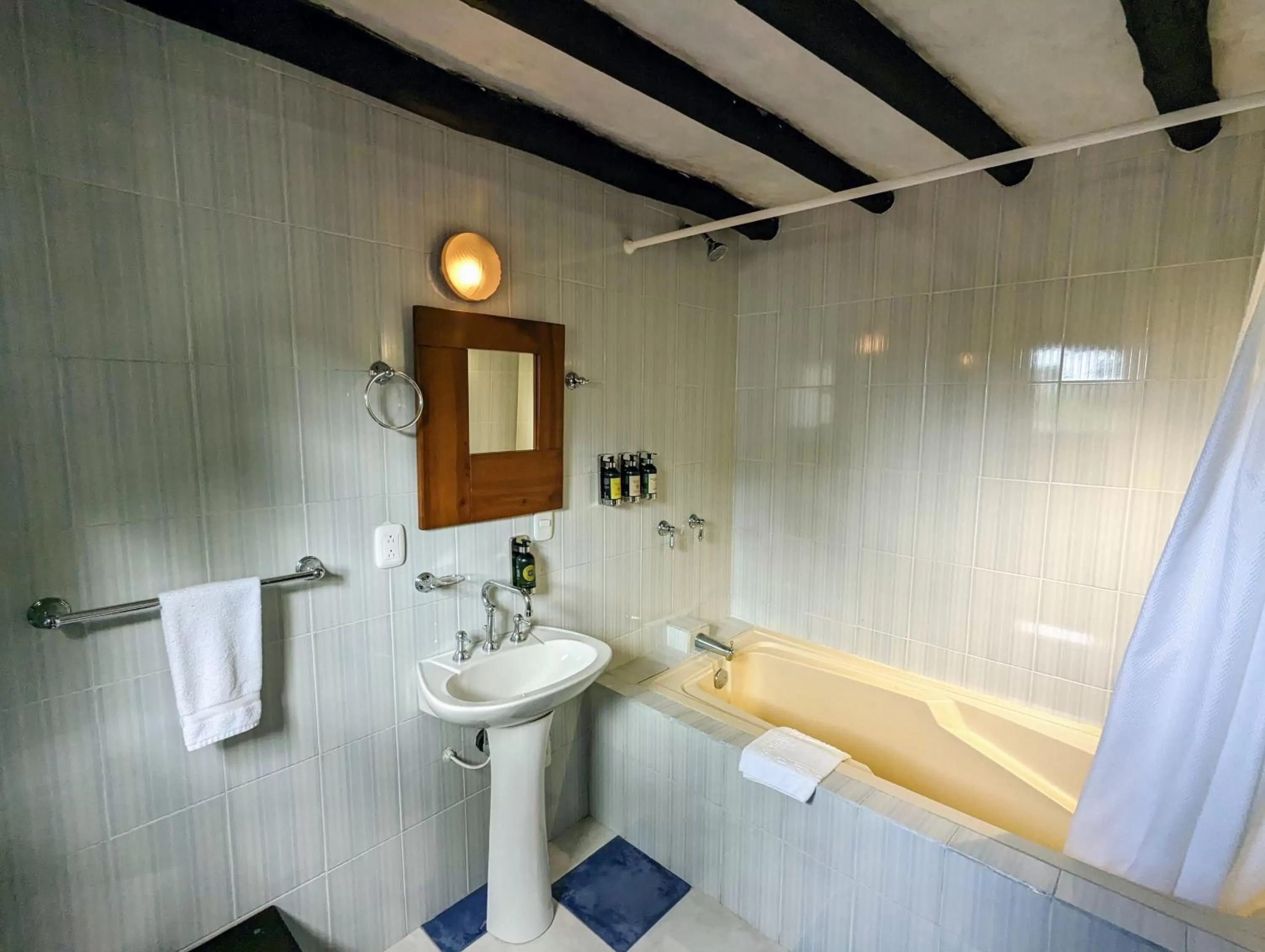 Bath, Bathroom in Posada Cafe La Huerta