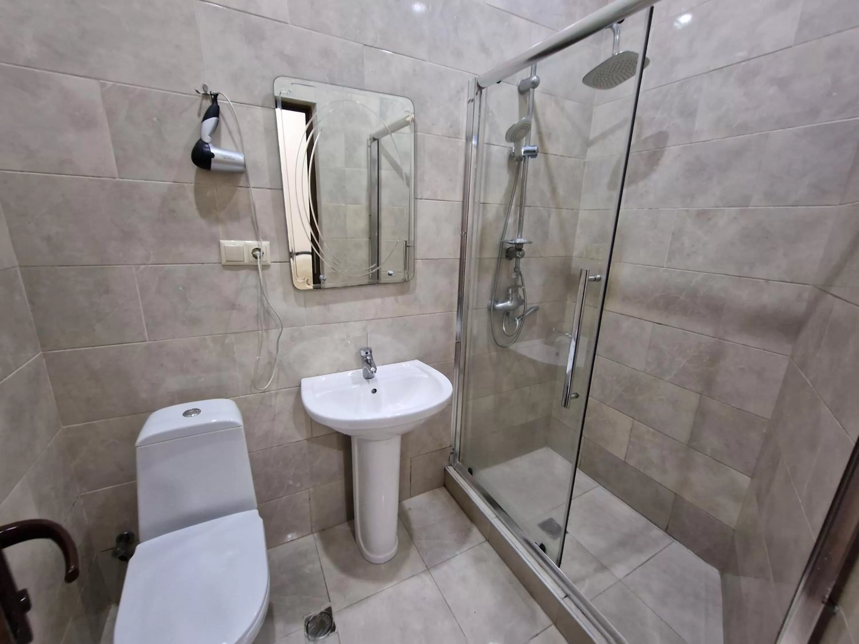 Bathroom in CATTALEYA