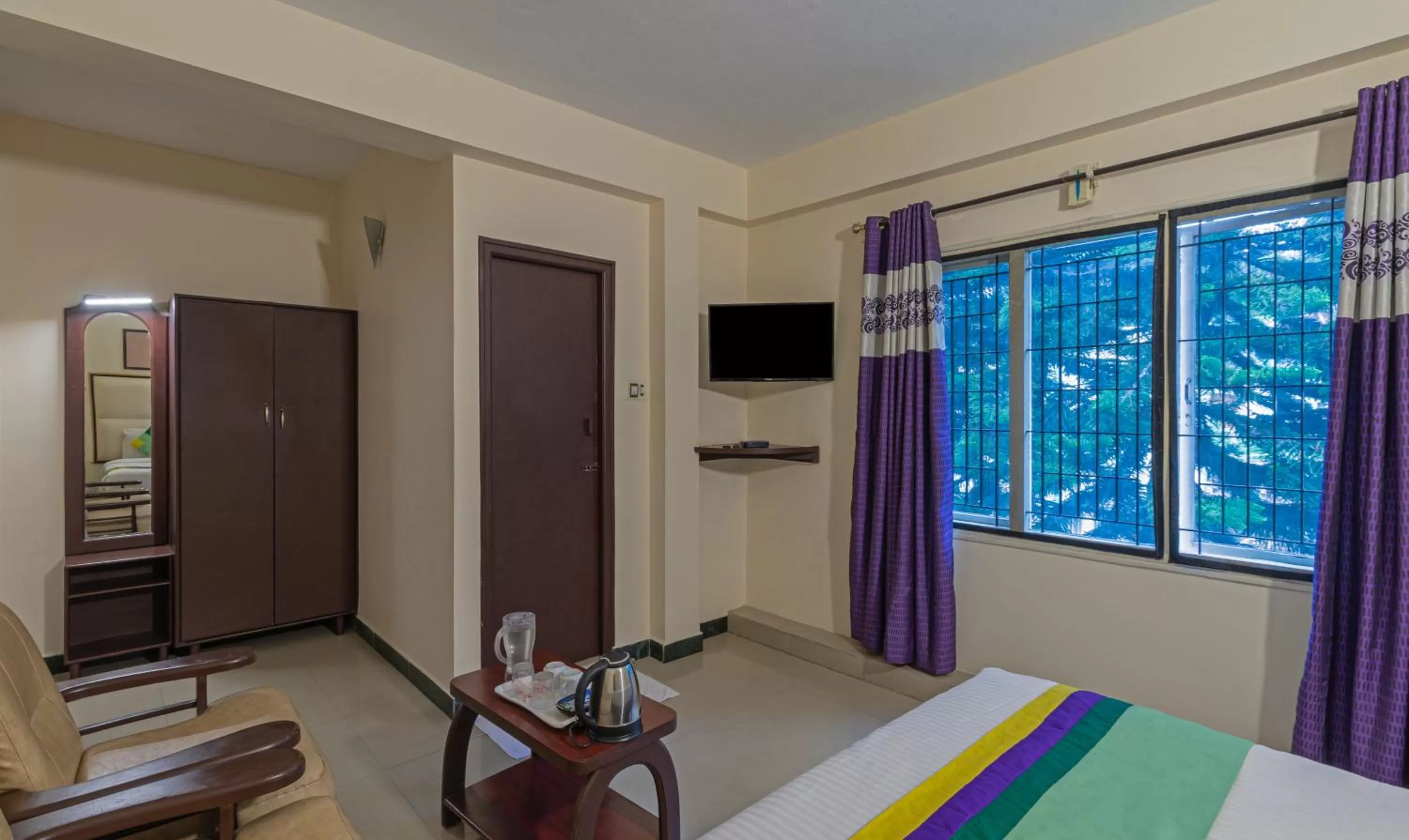 Bedroom, Bed in Treebo Kodai Kings Park, 650 M From Kodai Lake