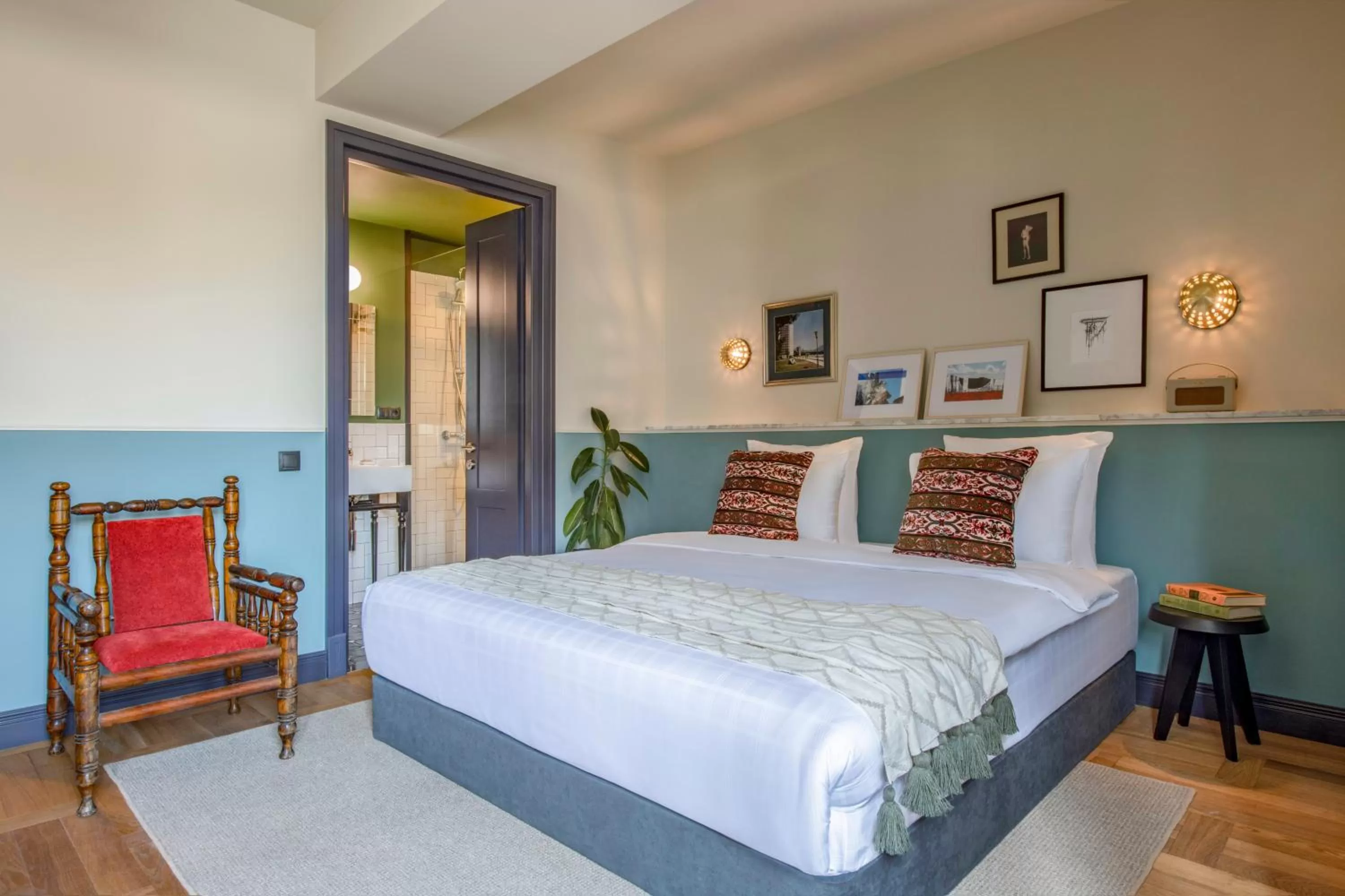 Bed in Communal Hotel Plekhanovi