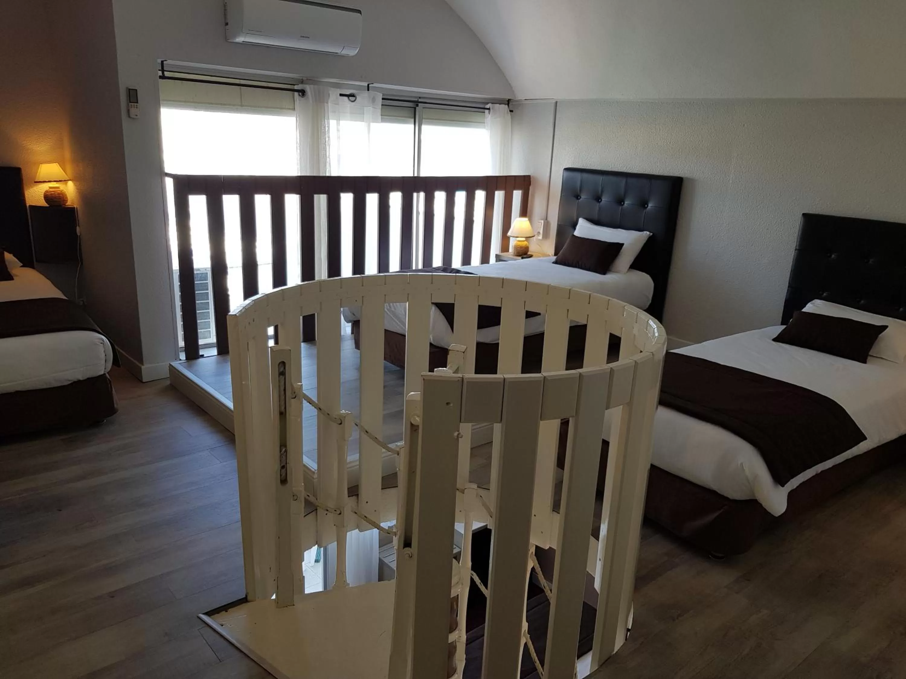 Photo of the whole room, Bed in Hôtel Port Beach