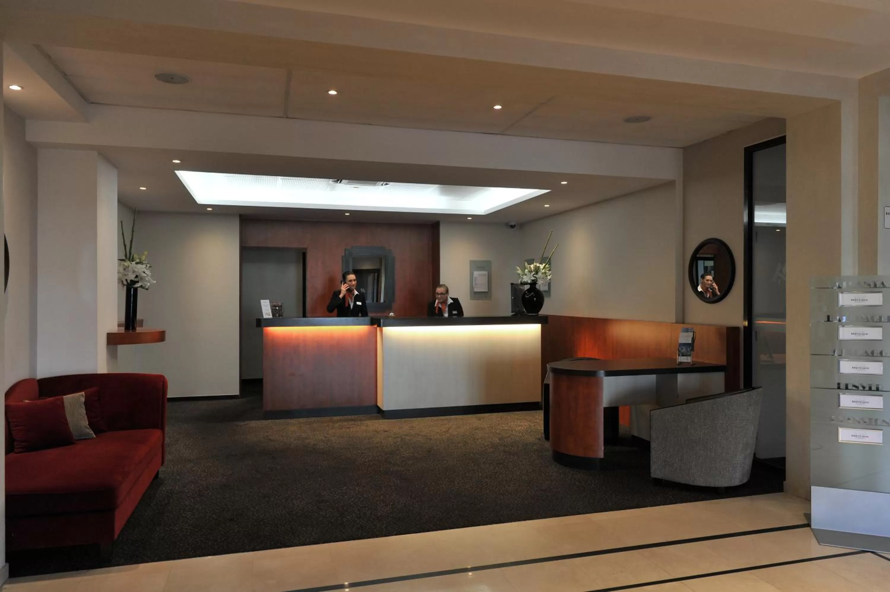 Lobby or reception in Mercure Maurepas Saint Quentin