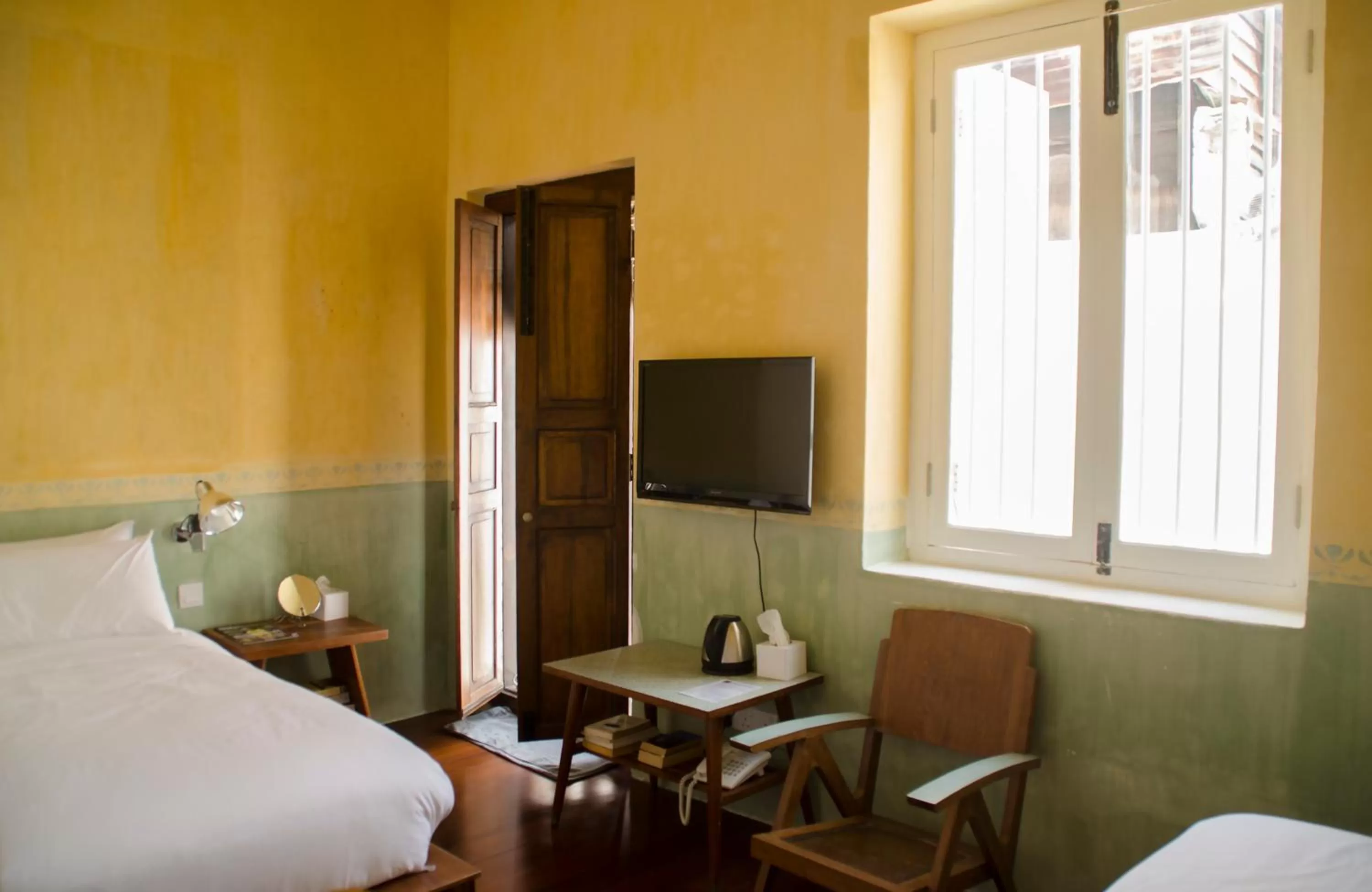 Bed in Ren I Tang Heritage Inn