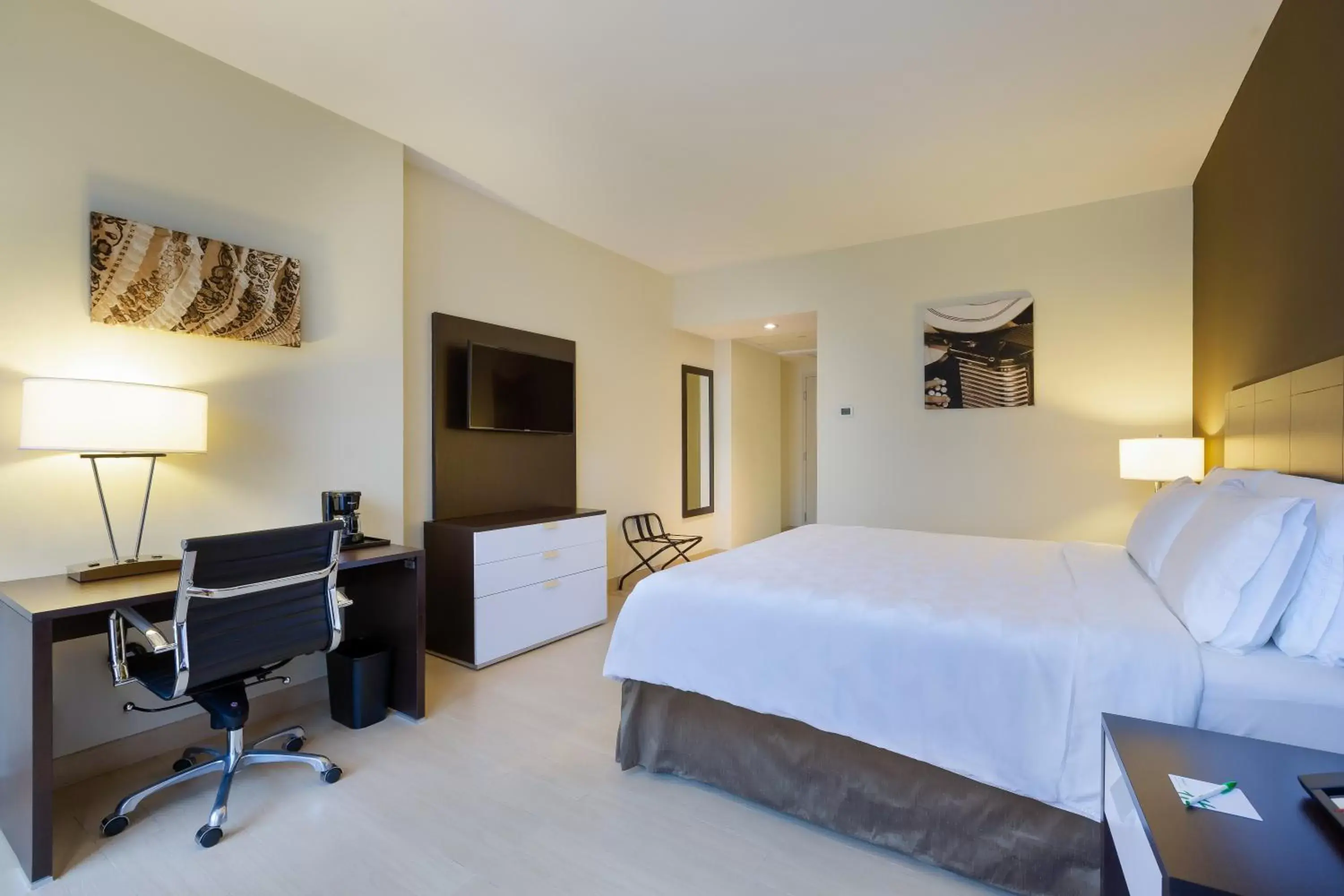 Standard King Room - single occupancy in Holiday Inn Panama Distrito Financiero by IHG Standard King Room - single occupancy in Holiday Inn Panama Distrito Financiero by IHG