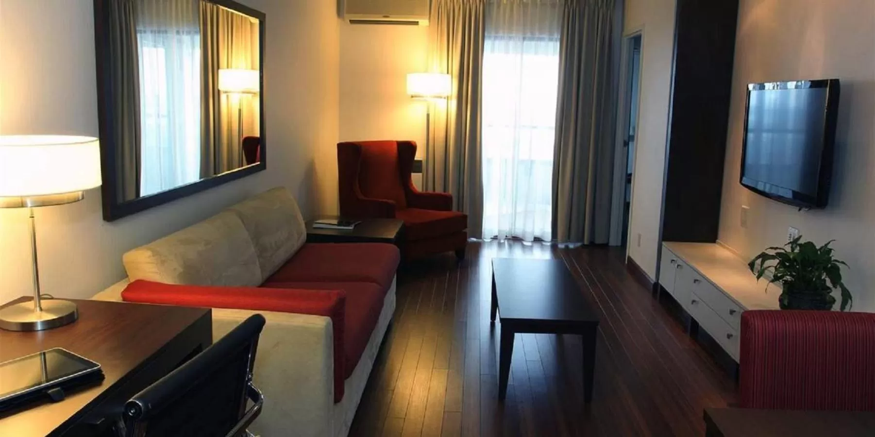 Communal lounge/ TV room in Hotel Classique