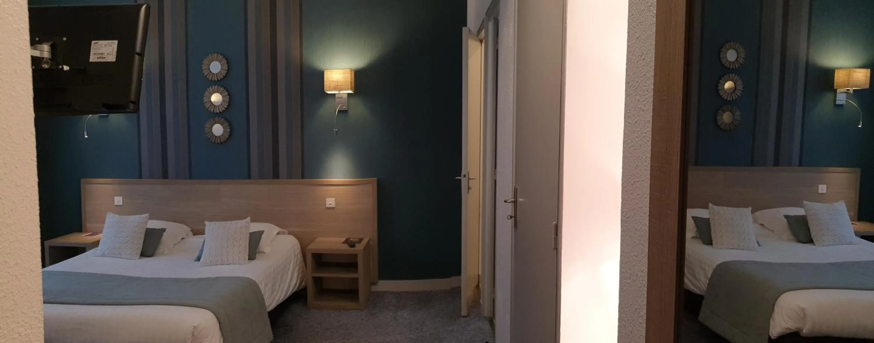 Photo of the whole room, Bed in Hôtel Le Rohan Charme et Caractère