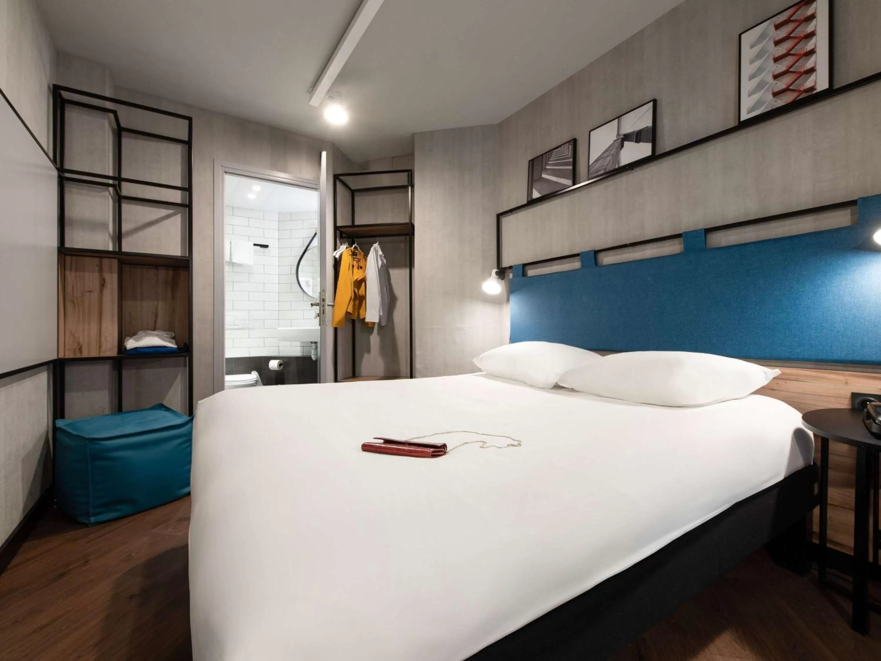 Bedroom, Bed in ibis Paris Opera La Fayette