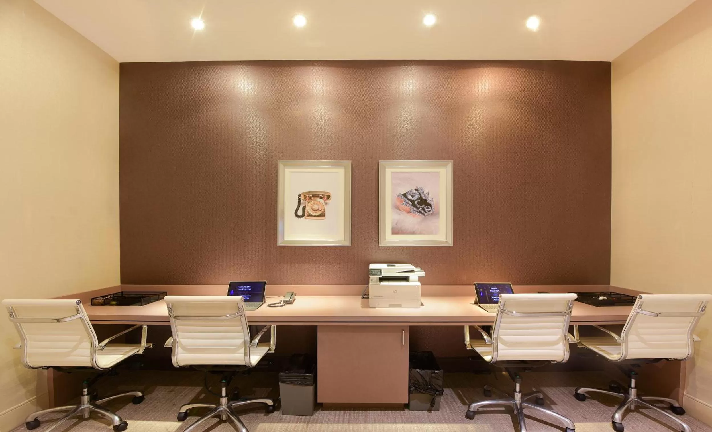 Business facilities in The Guest House at Graceland