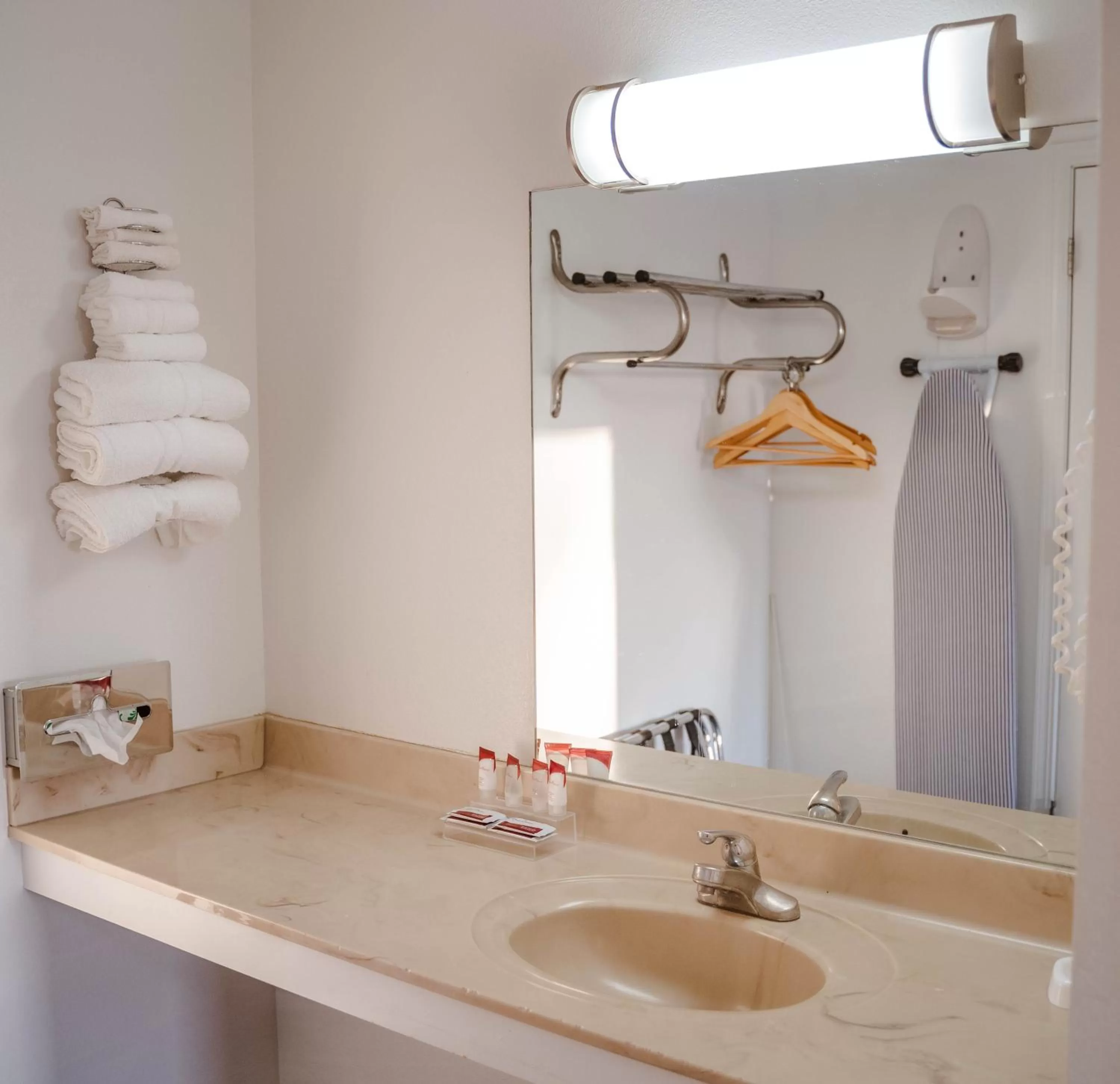 Shower in Haysville Express Inn